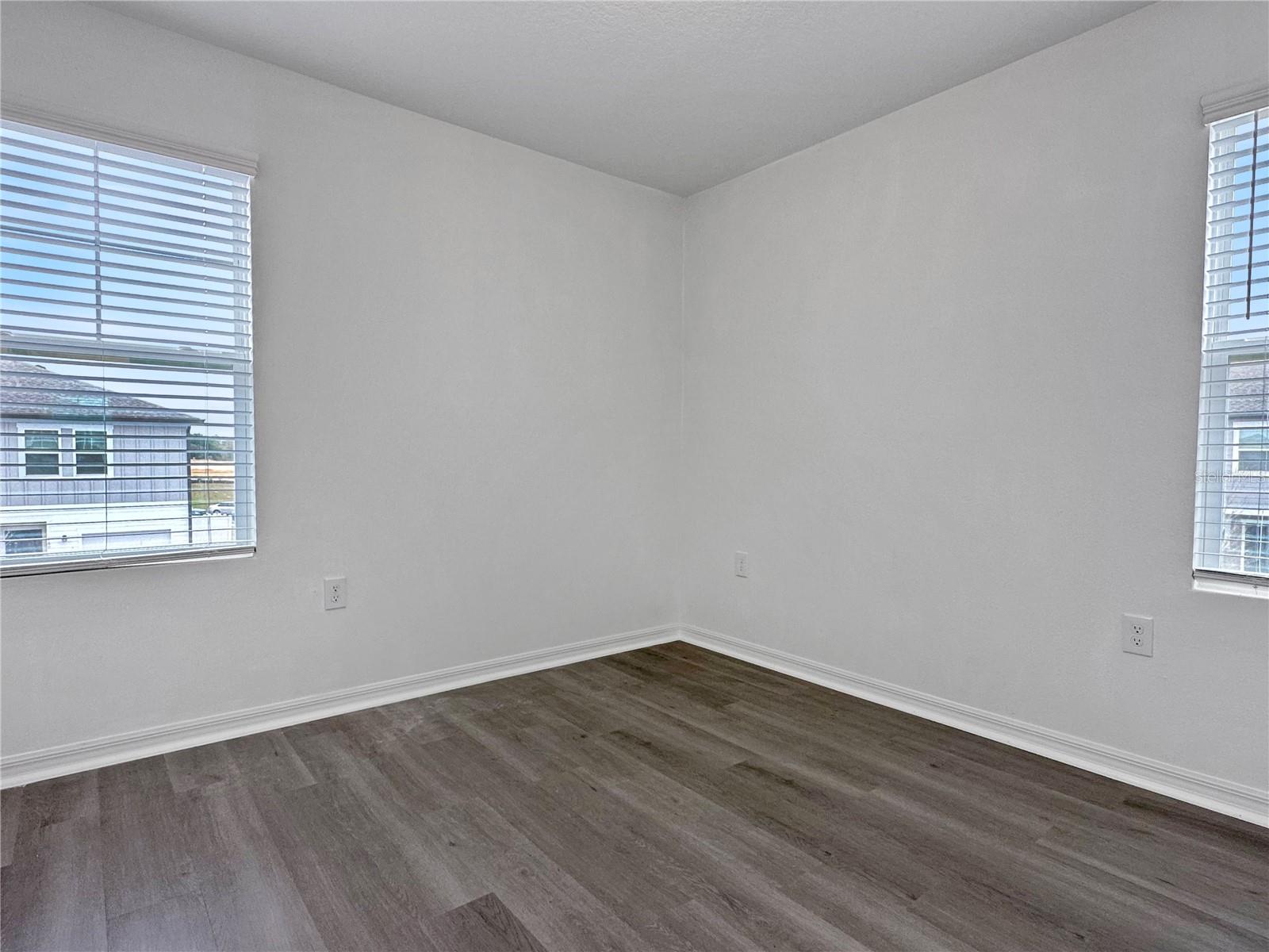 Image 21 of 27 For 959 Grandin Street