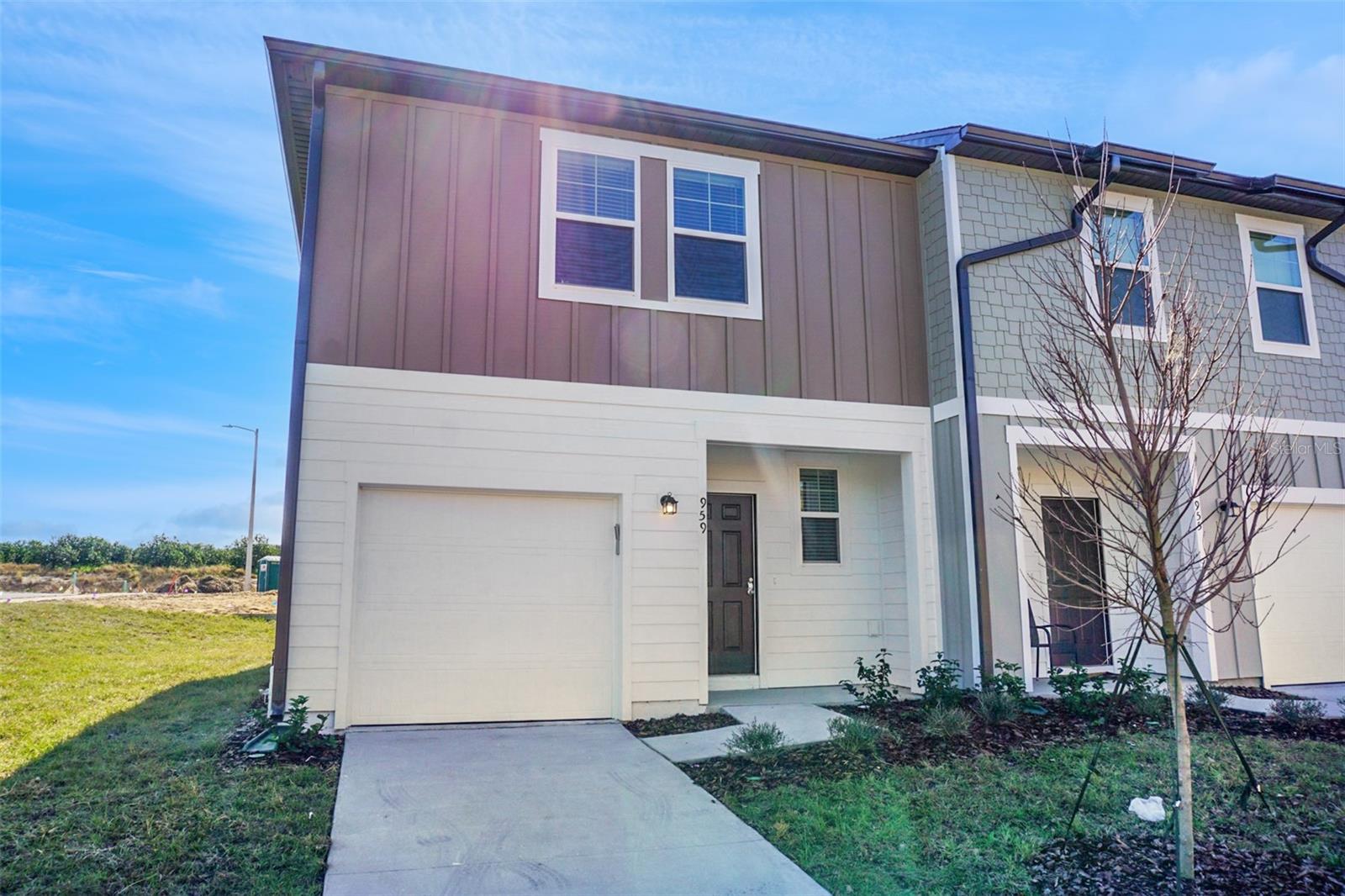 Image 23 of 27 For 959 Grandin Street