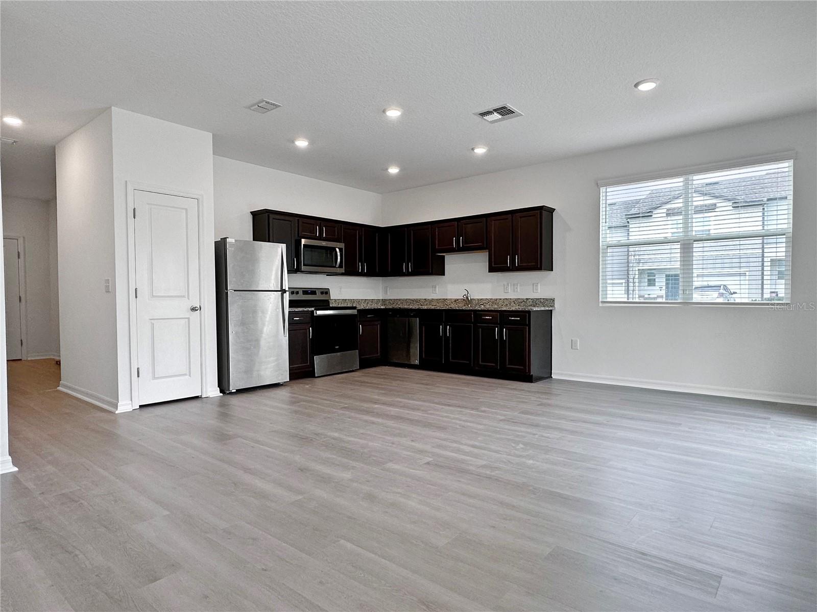 Image 6 of 27 For 959 Grandin Street