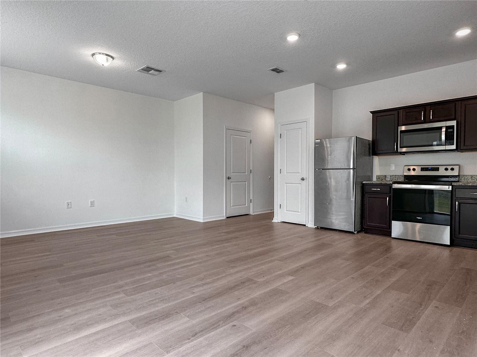 Image 7 of 27 For 959 Grandin Street