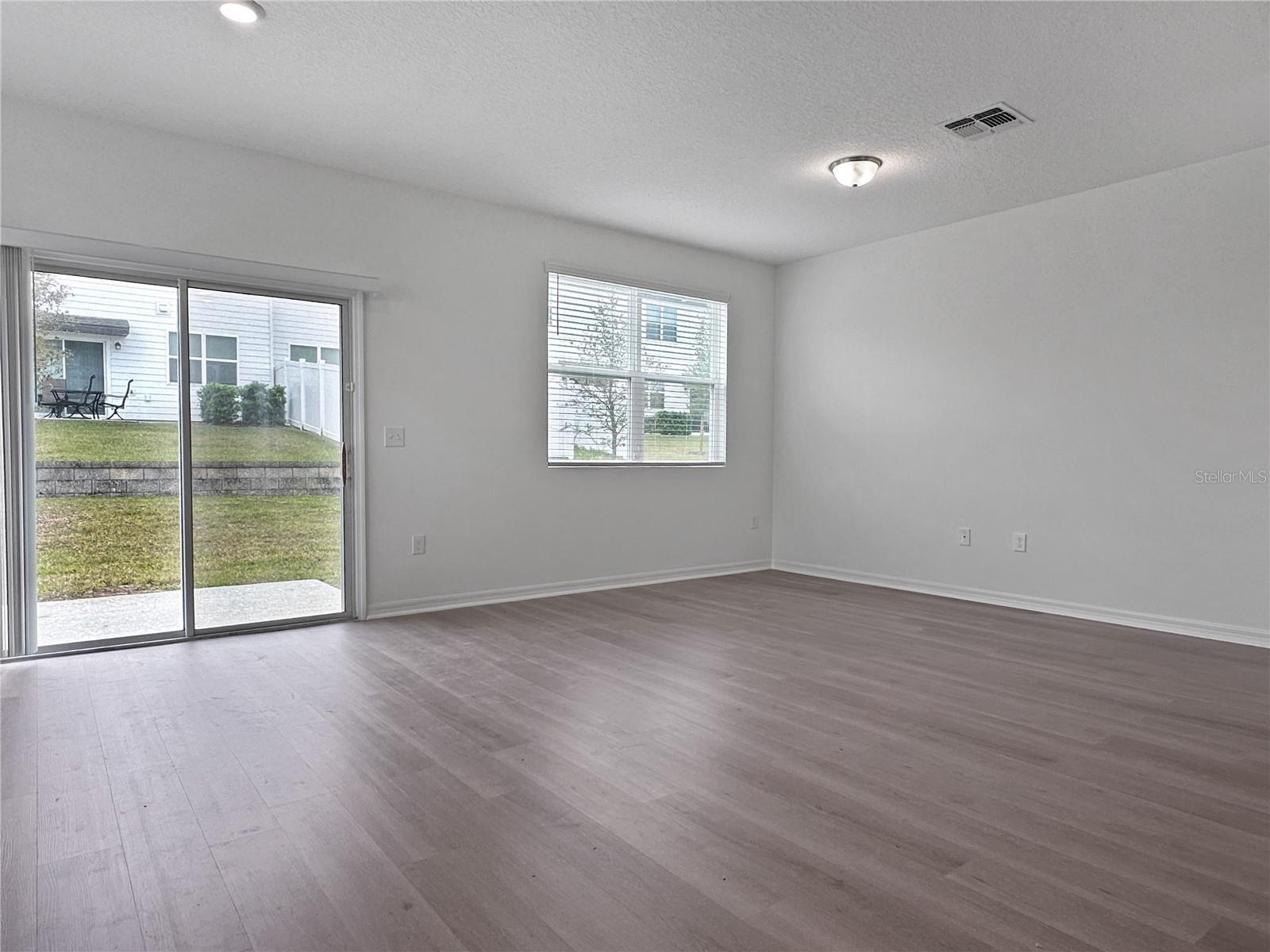 Image 8 of 27 For 959 Grandin Street