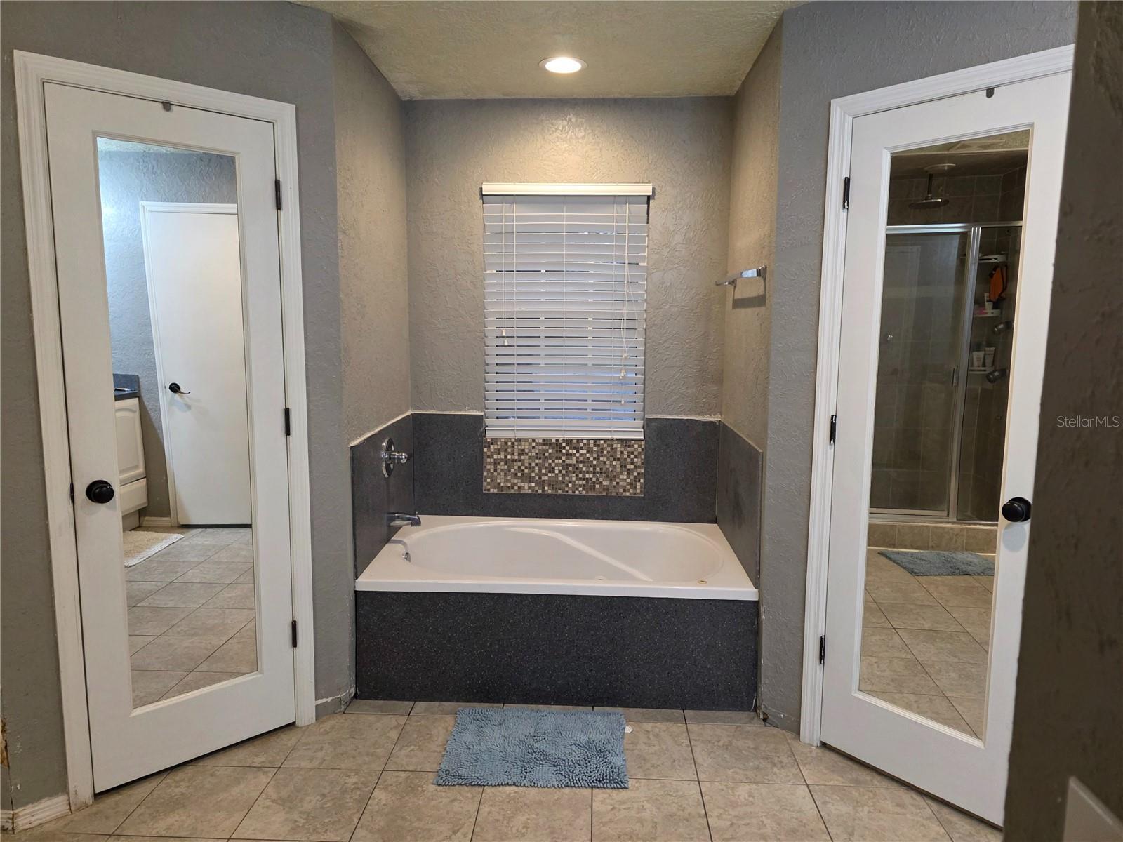 Image 11 of 27 For 525 Avenue A Ne