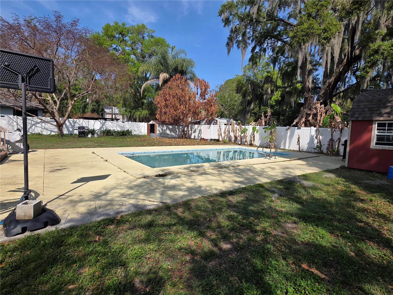 Image 15 of 27 For 525 Avenue A Ne