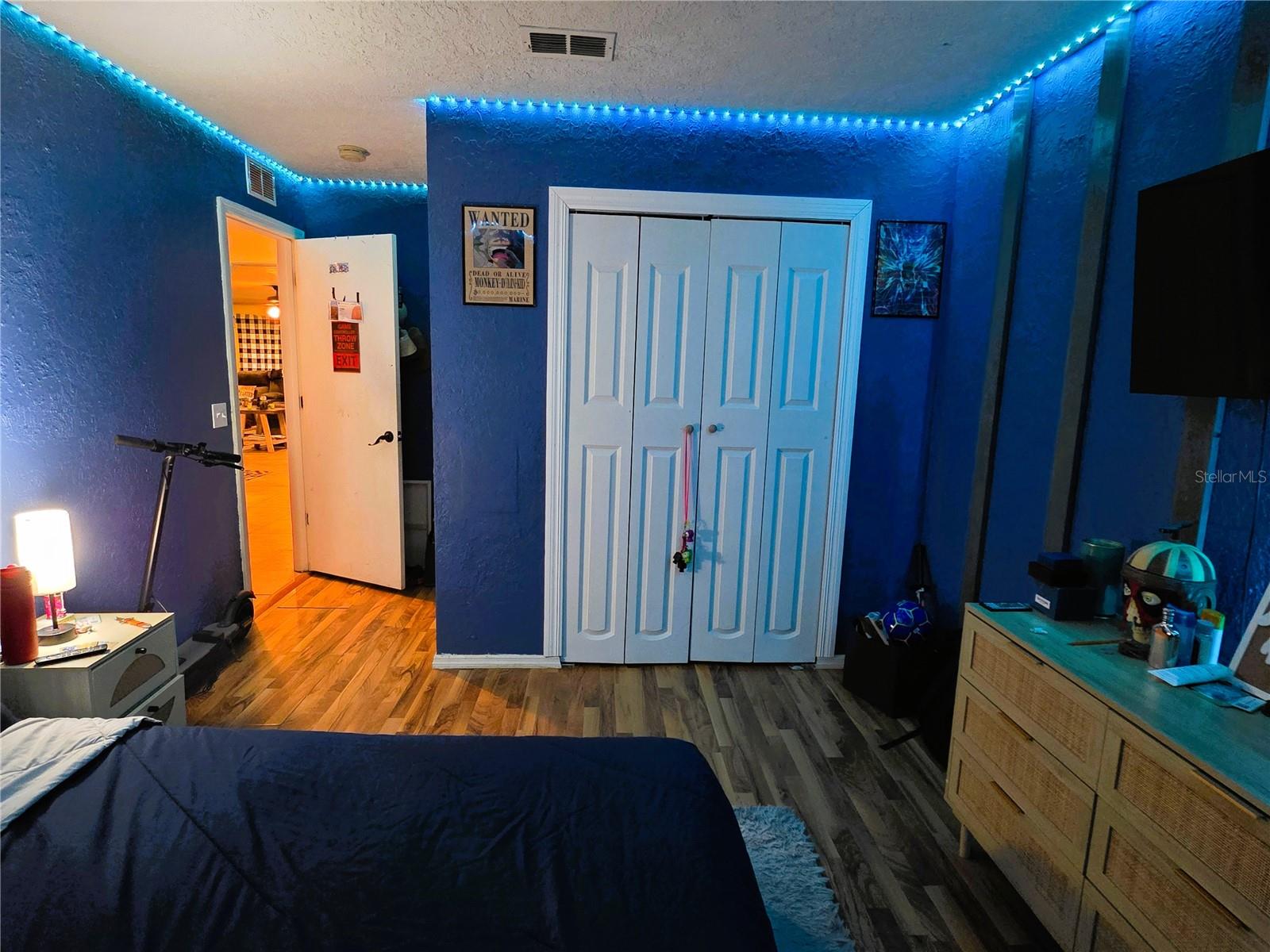 Image 17 of 27 For 525 Avenue A Ne