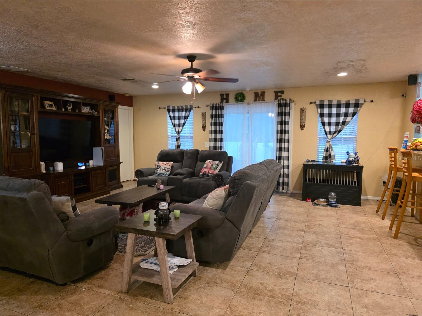 Image 25 of 27 For 525 Avenue A Ne