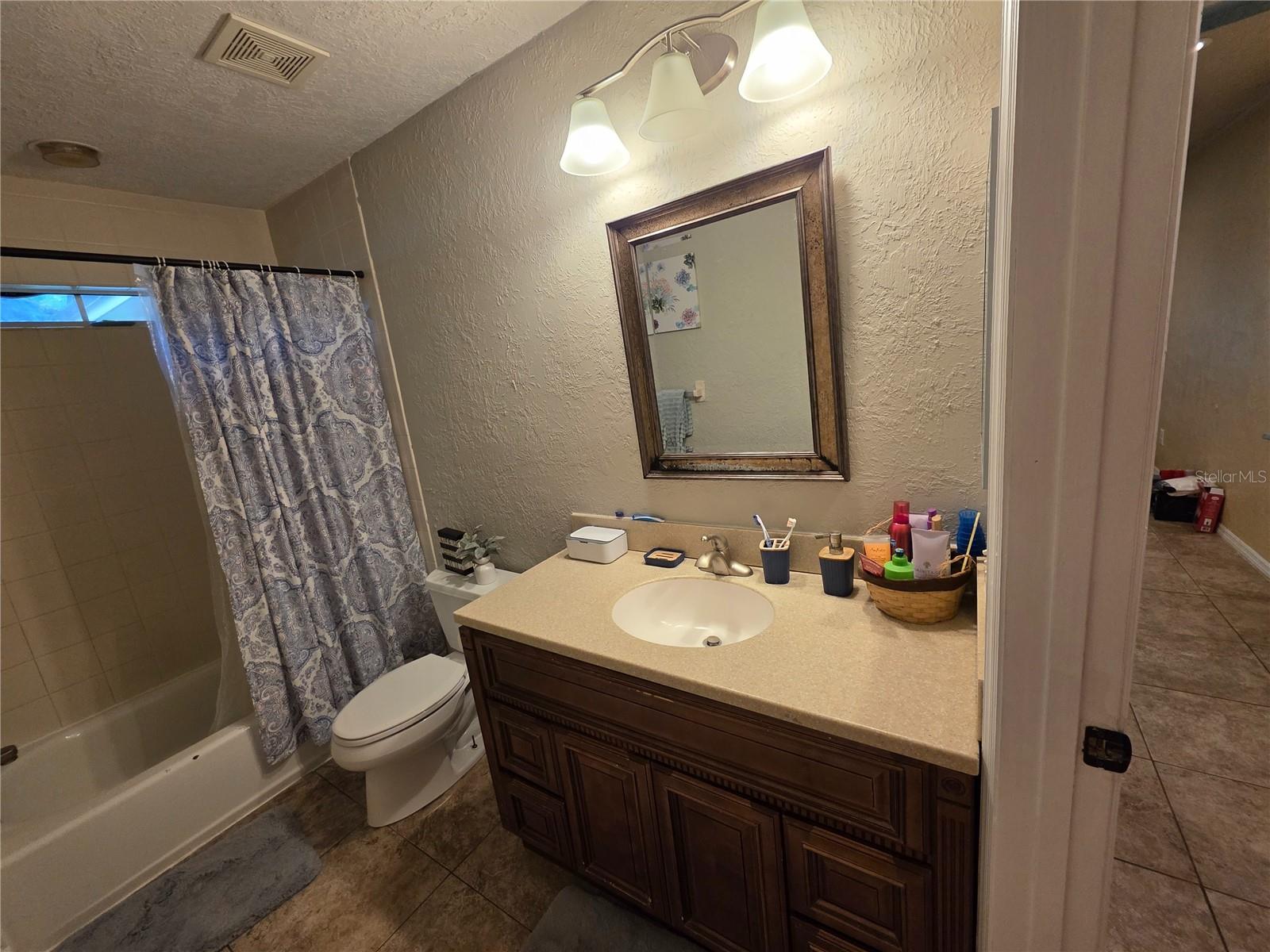 Image 8 of 27 For 525 Avenue A Ne