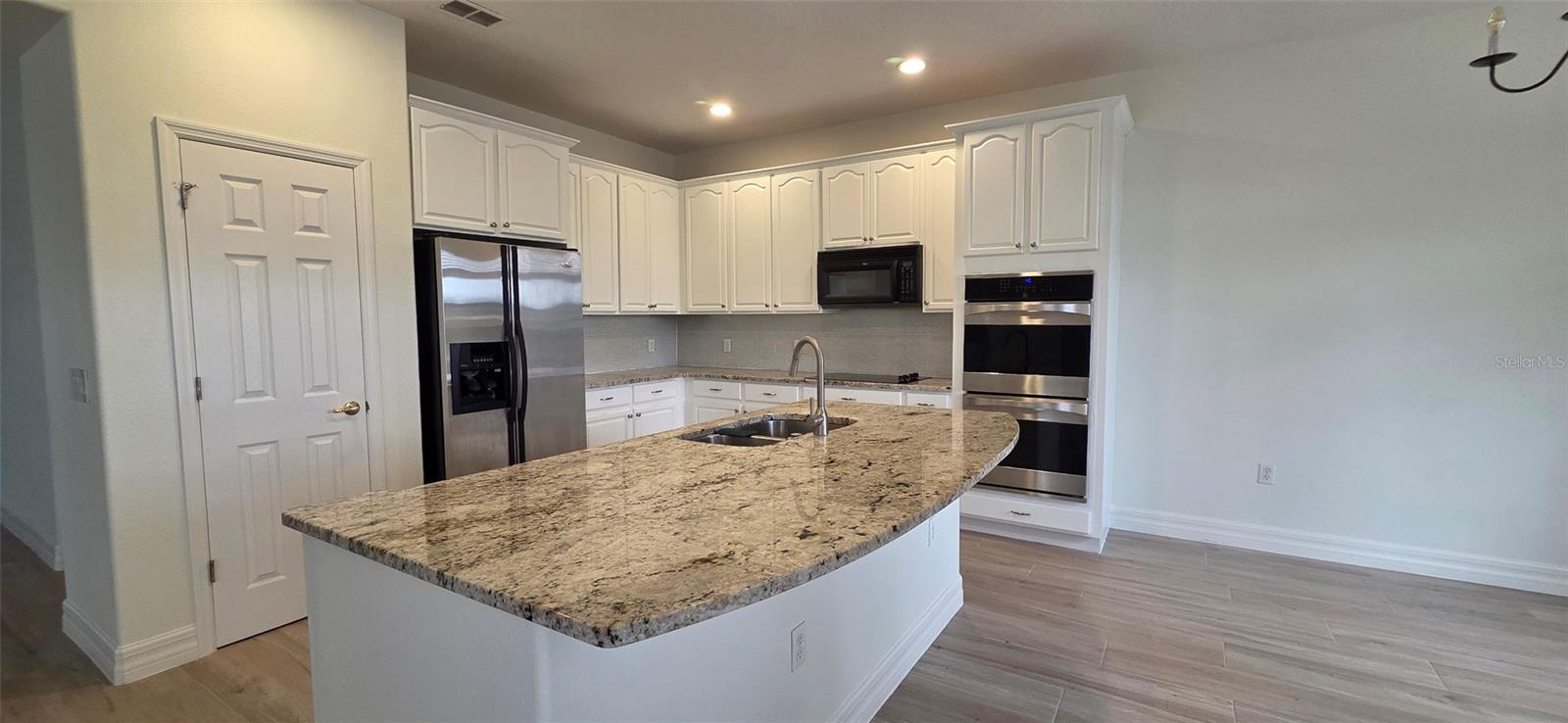 Listing photo id 8 for 9920 Chorlton Circle