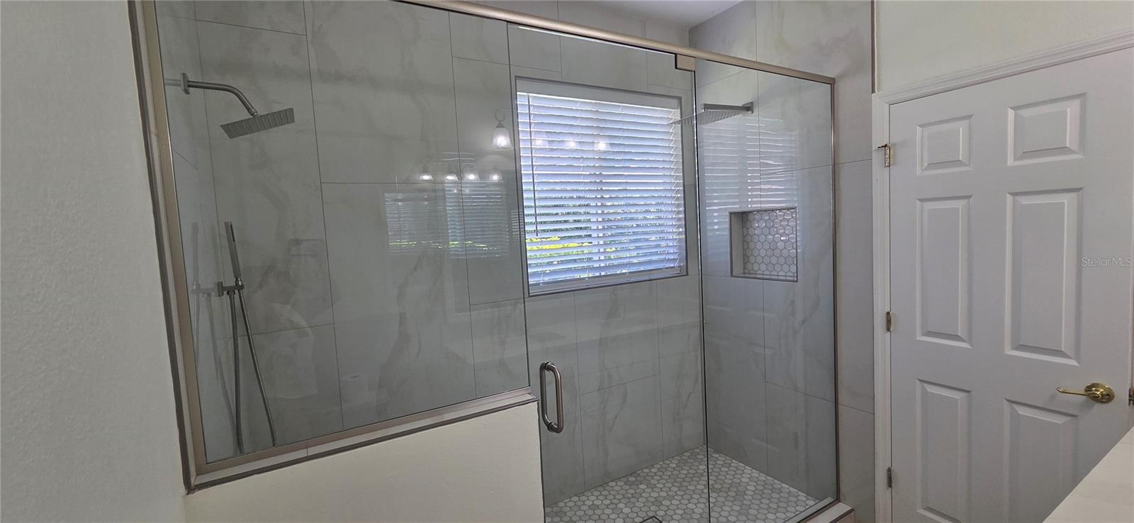 Listing photo id 12 for 9920 Chorlton Circle