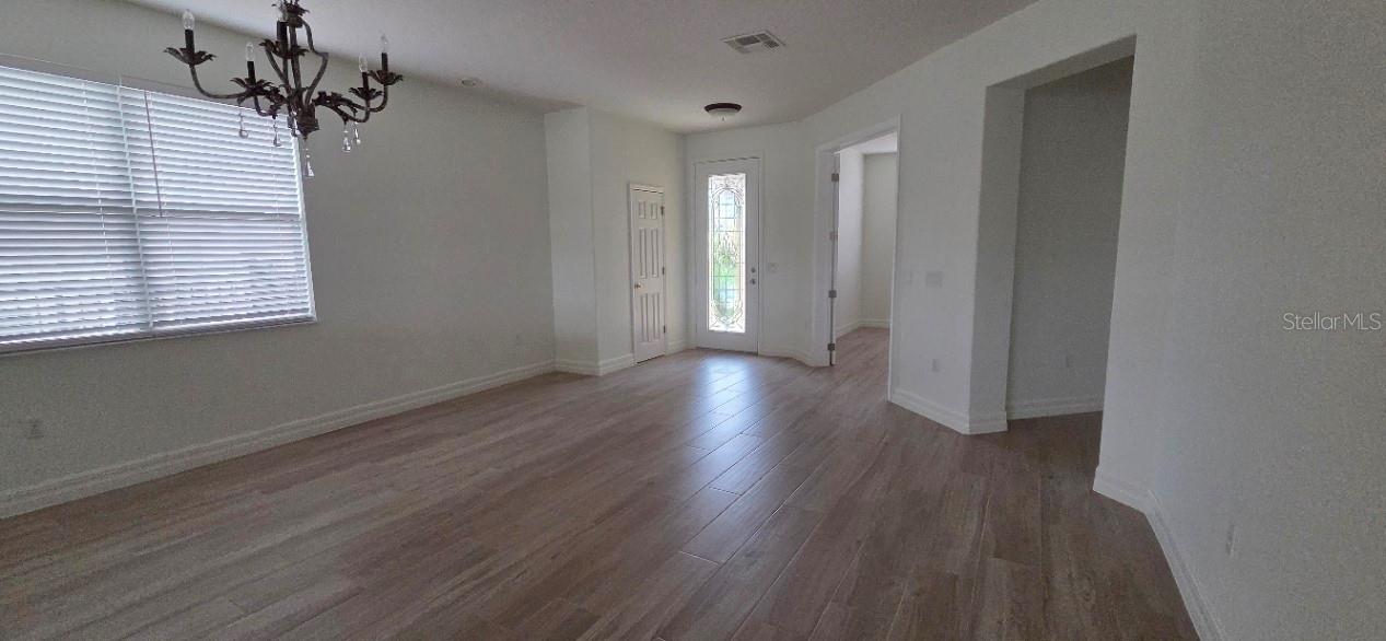 Listing photo id 3 for 9920 Chorlton Circle