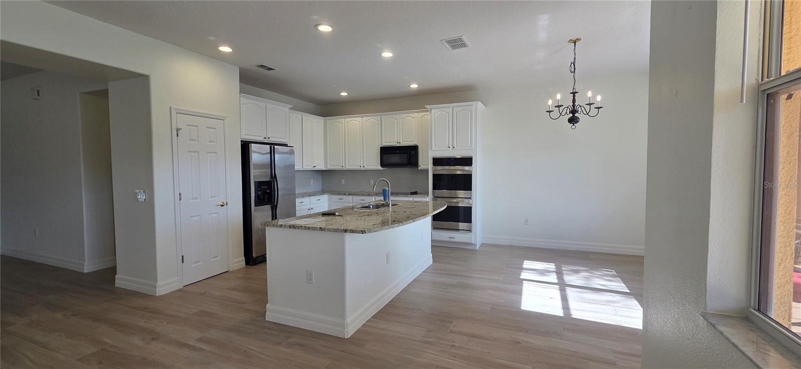 Listing photo id 5 for 9920 Chorlton Circle