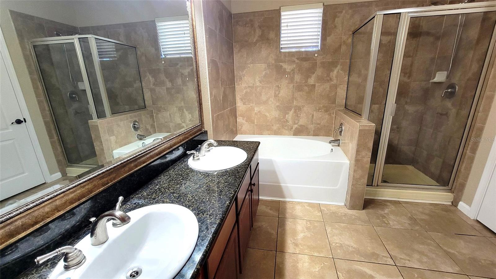 Image 11 of 41 For 914 Charo Parkway 123