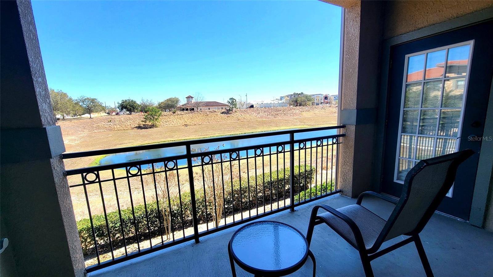 Image 18 of 41 For 914 Charo Parkway 123