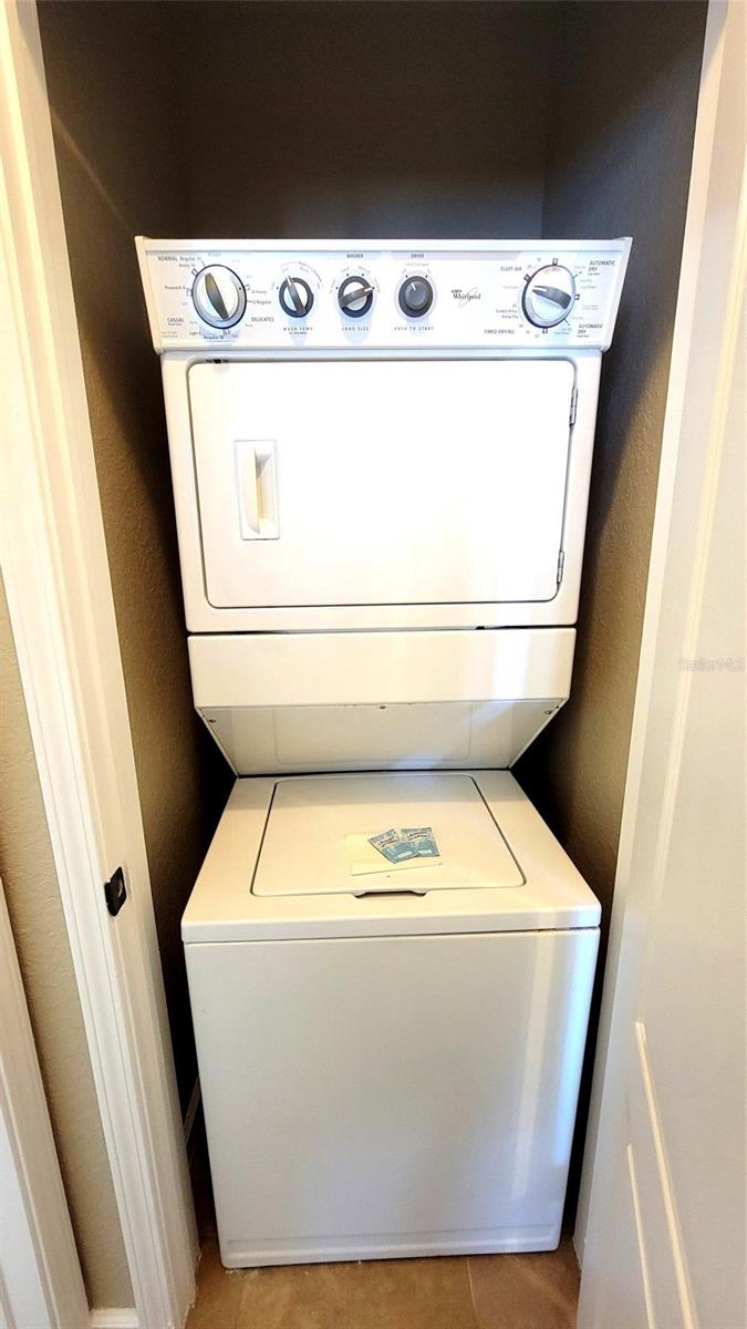 Image 20 of 41 For 914 Charo Parkway 123