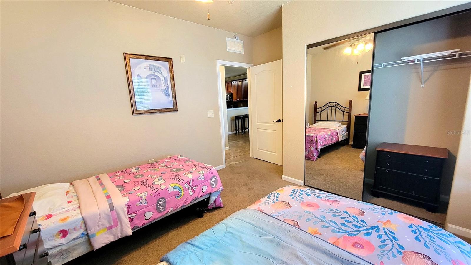 Image 23 of 41 For 914 Charo Parkway 123