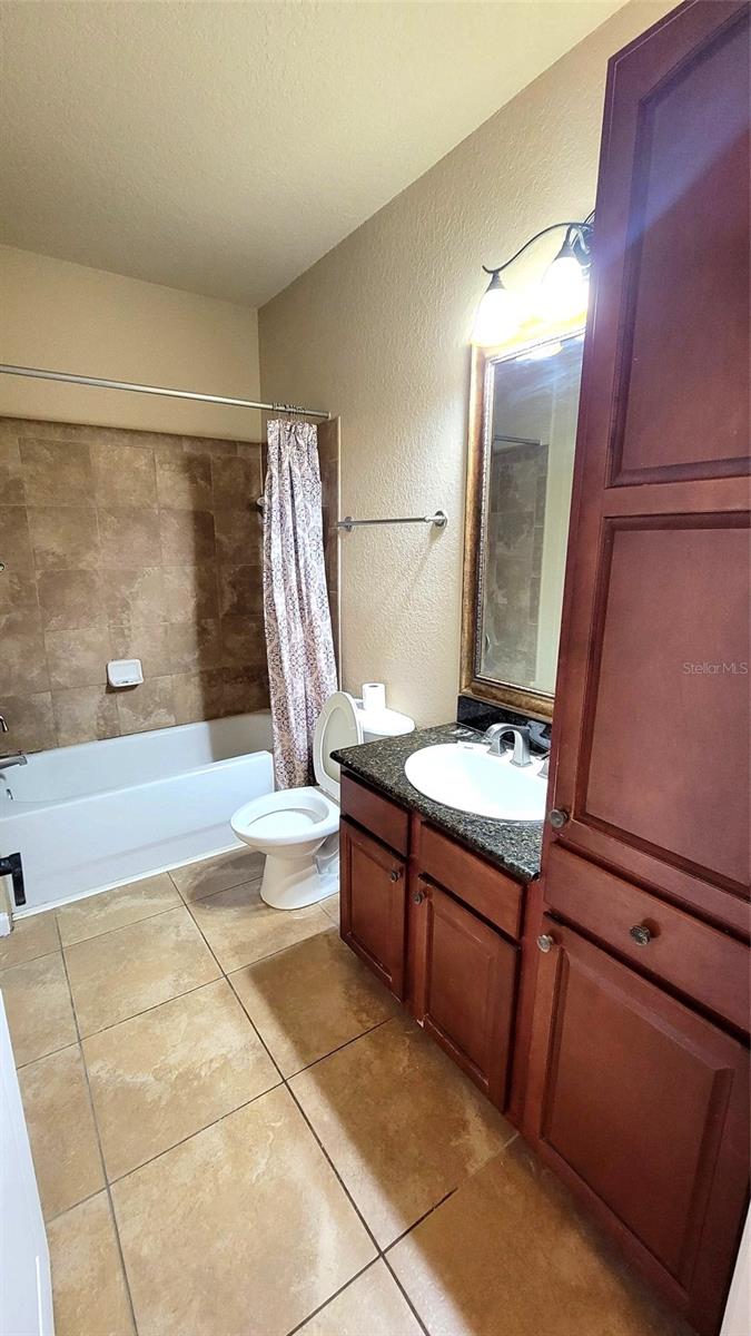 Image 25 of 41 For 914 Charo Parkway 123