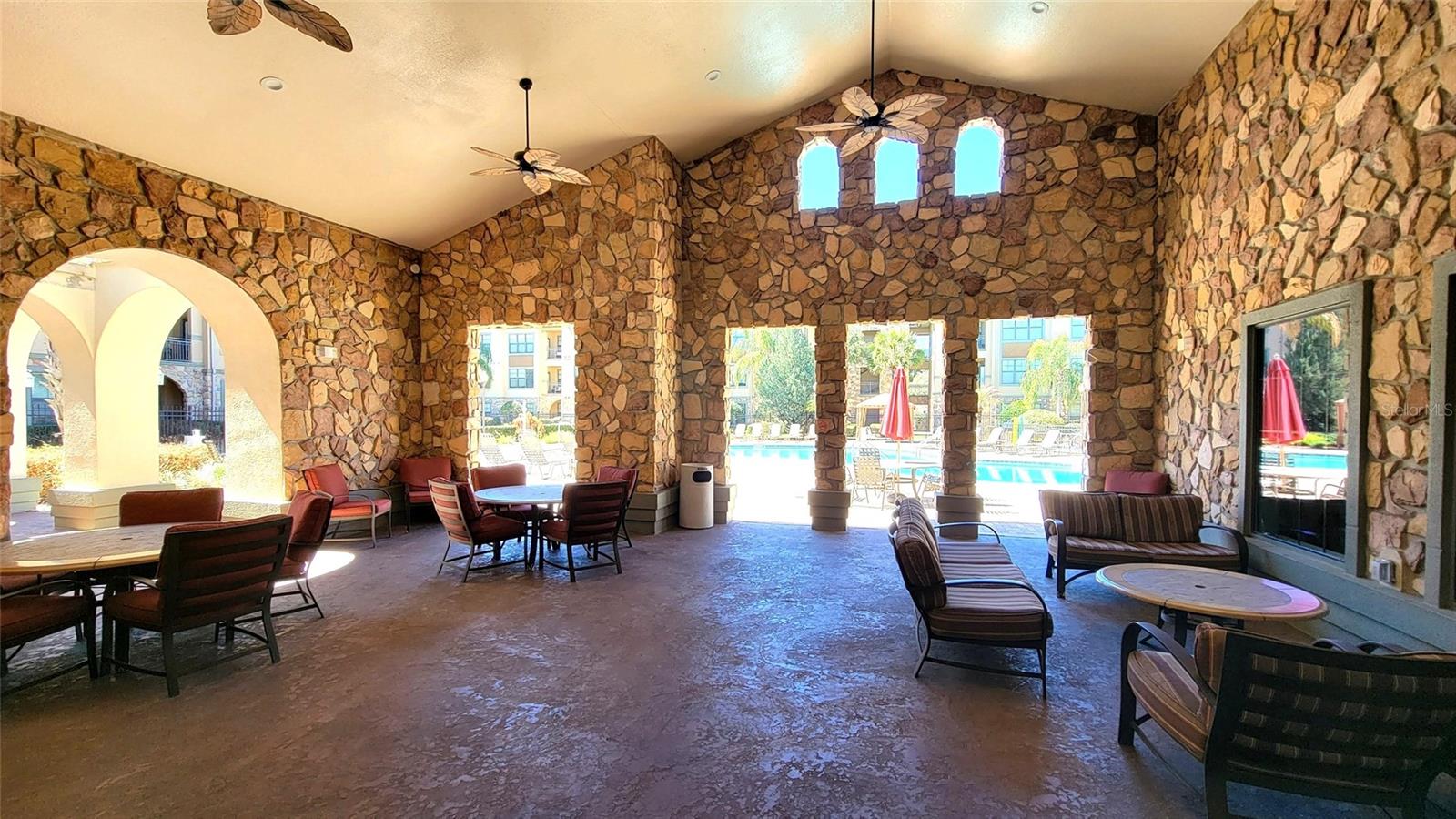 Image 33 of 41 For 914 Charo Parkway 123