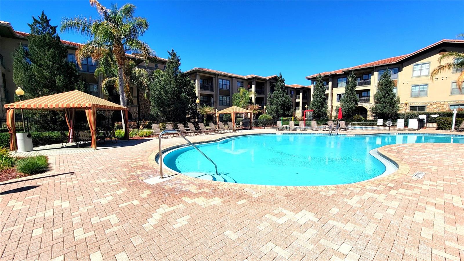 Image 40 of 41 For 914 Charo Parkway 123