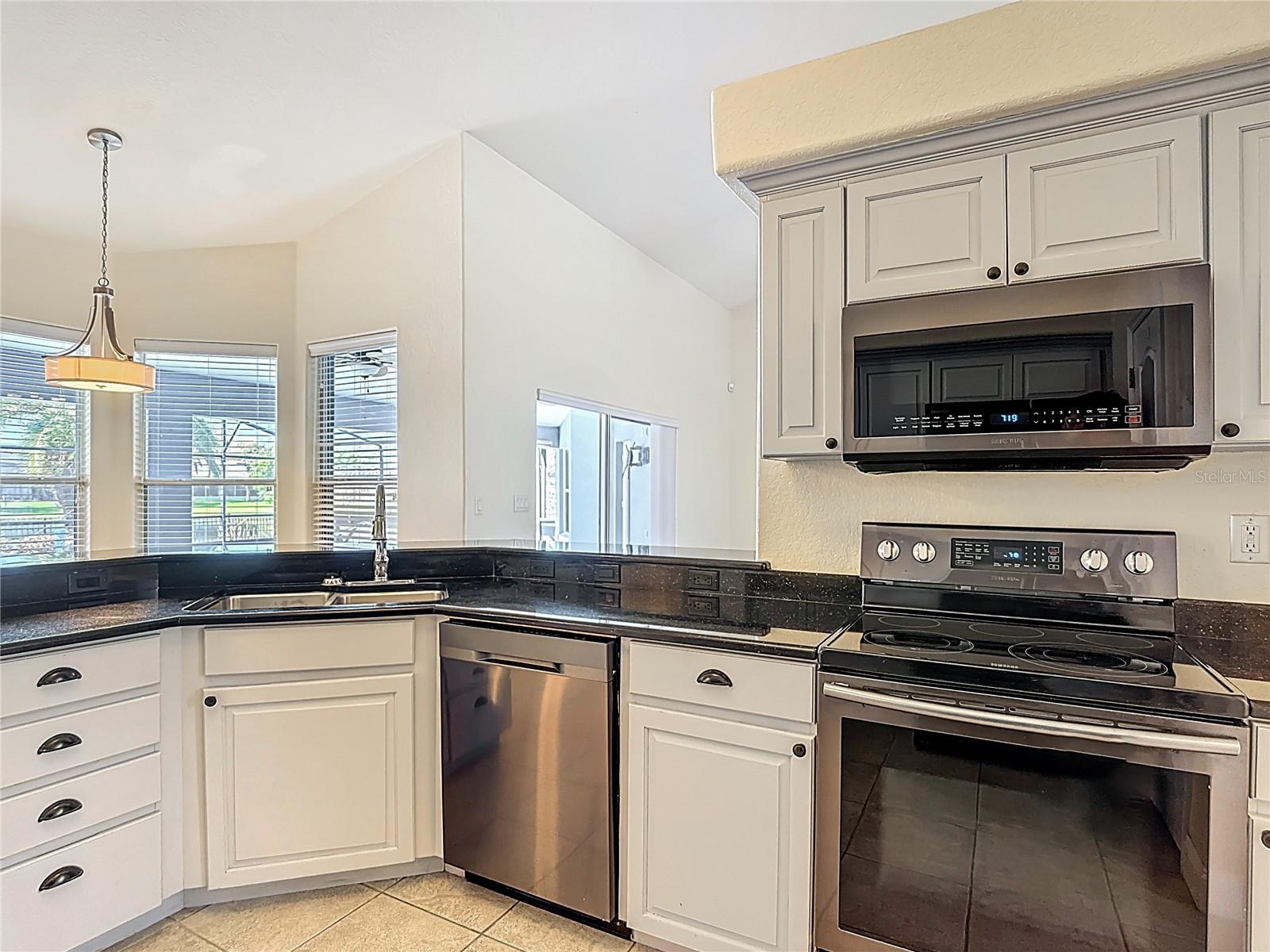 Image 16 of 41 For 3189 Bayview Lane