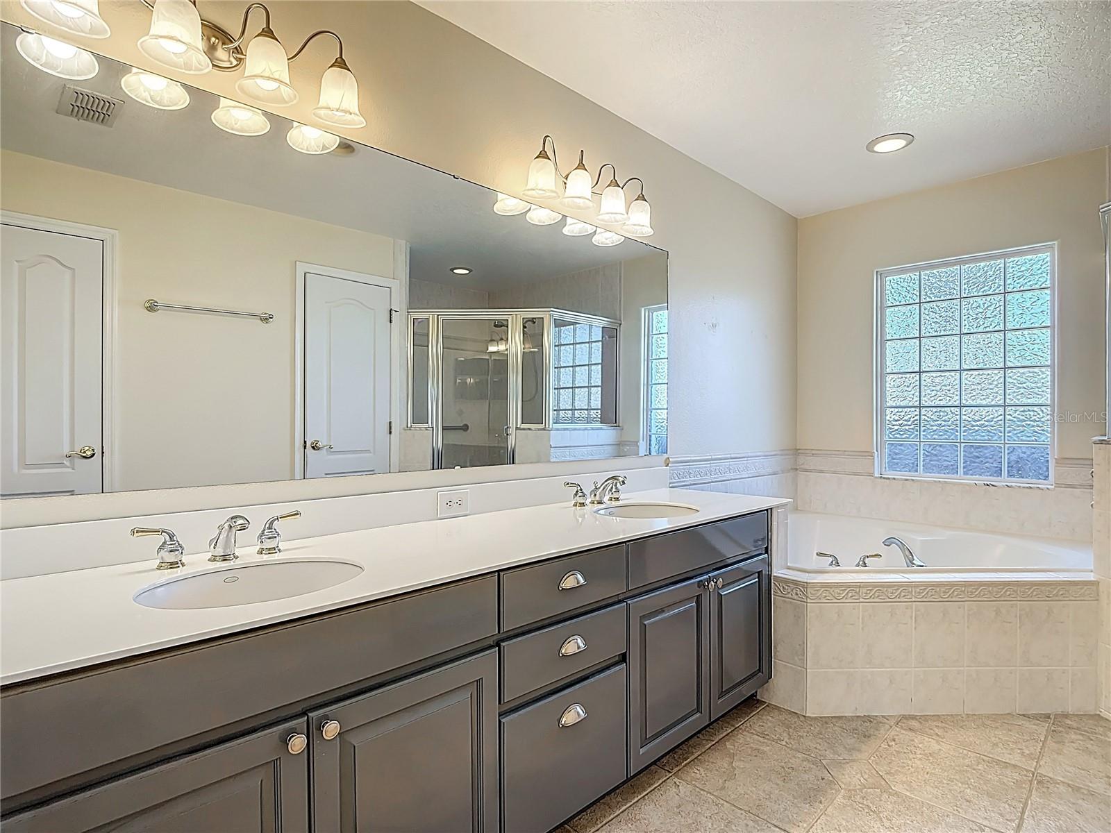 Image 22 of 41 For 3189 Bayview Lane