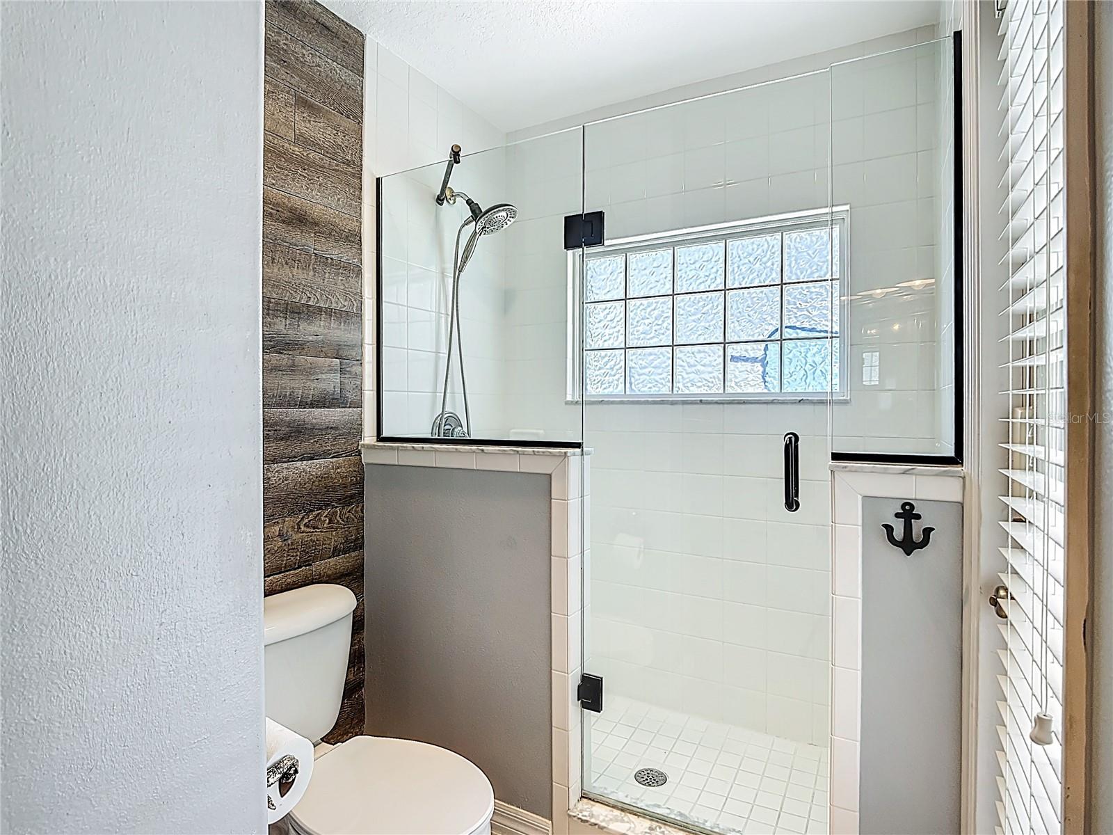 Image 26 of 41 For 3189 Bayview Lane