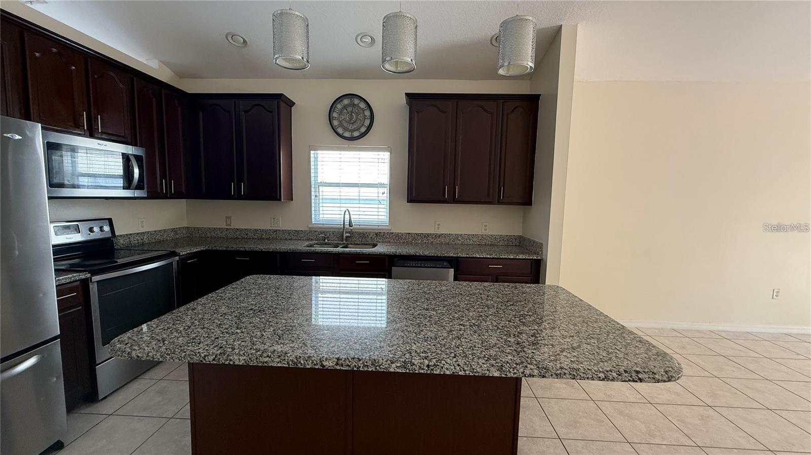 Image 7 of 16 For 979 Hacienda Circle