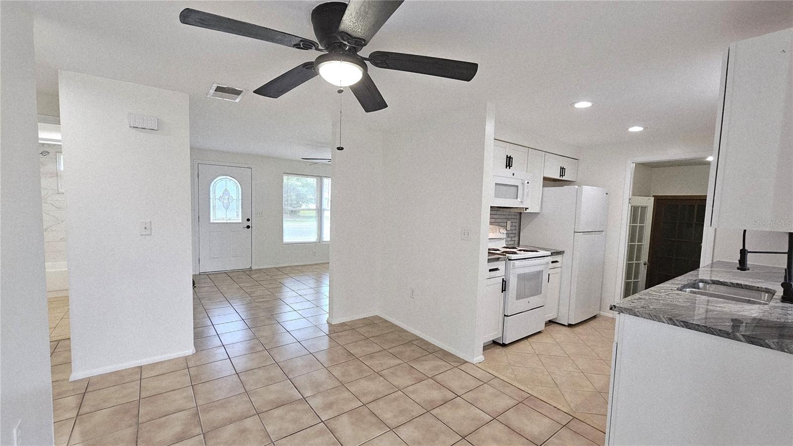 Image 11 of 32 For 284 Rotonda Boulevard W