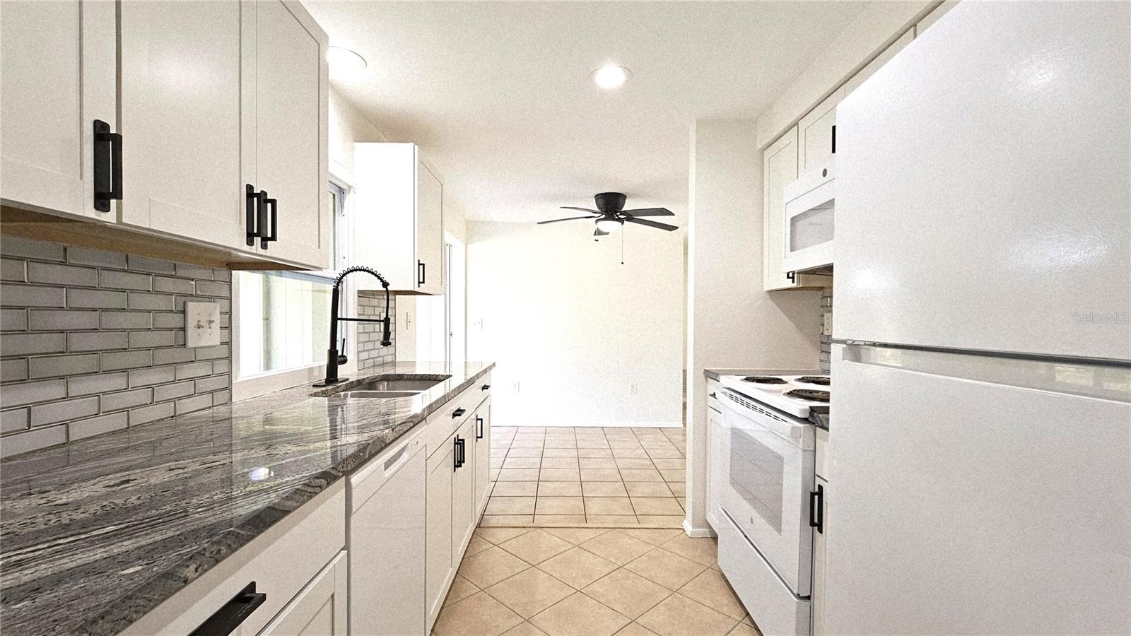 Image 12 of 32 For 284 Rotonda Boulevard W