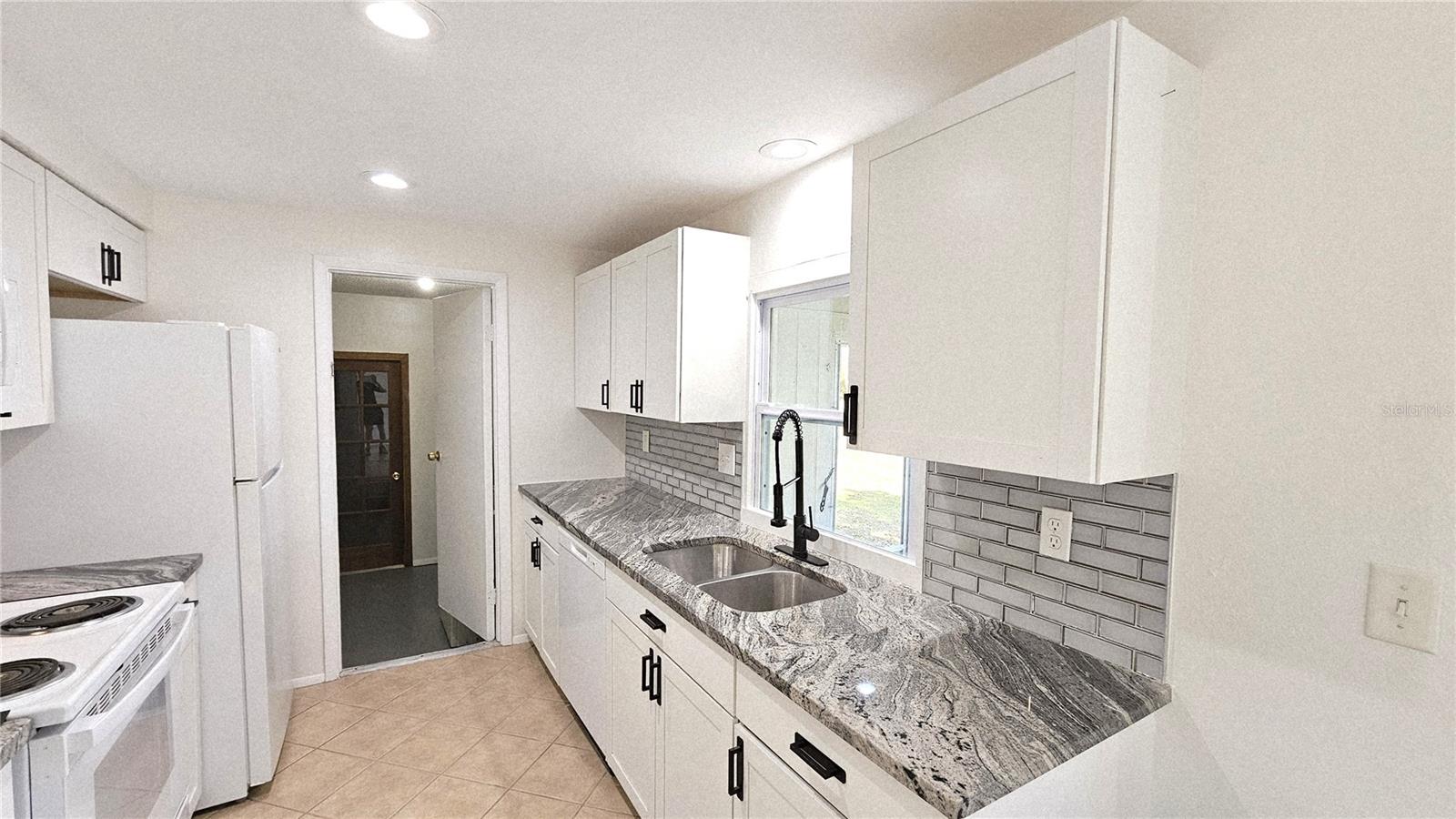 Image 13 of 32 For 284 Rotonda Boulevard W