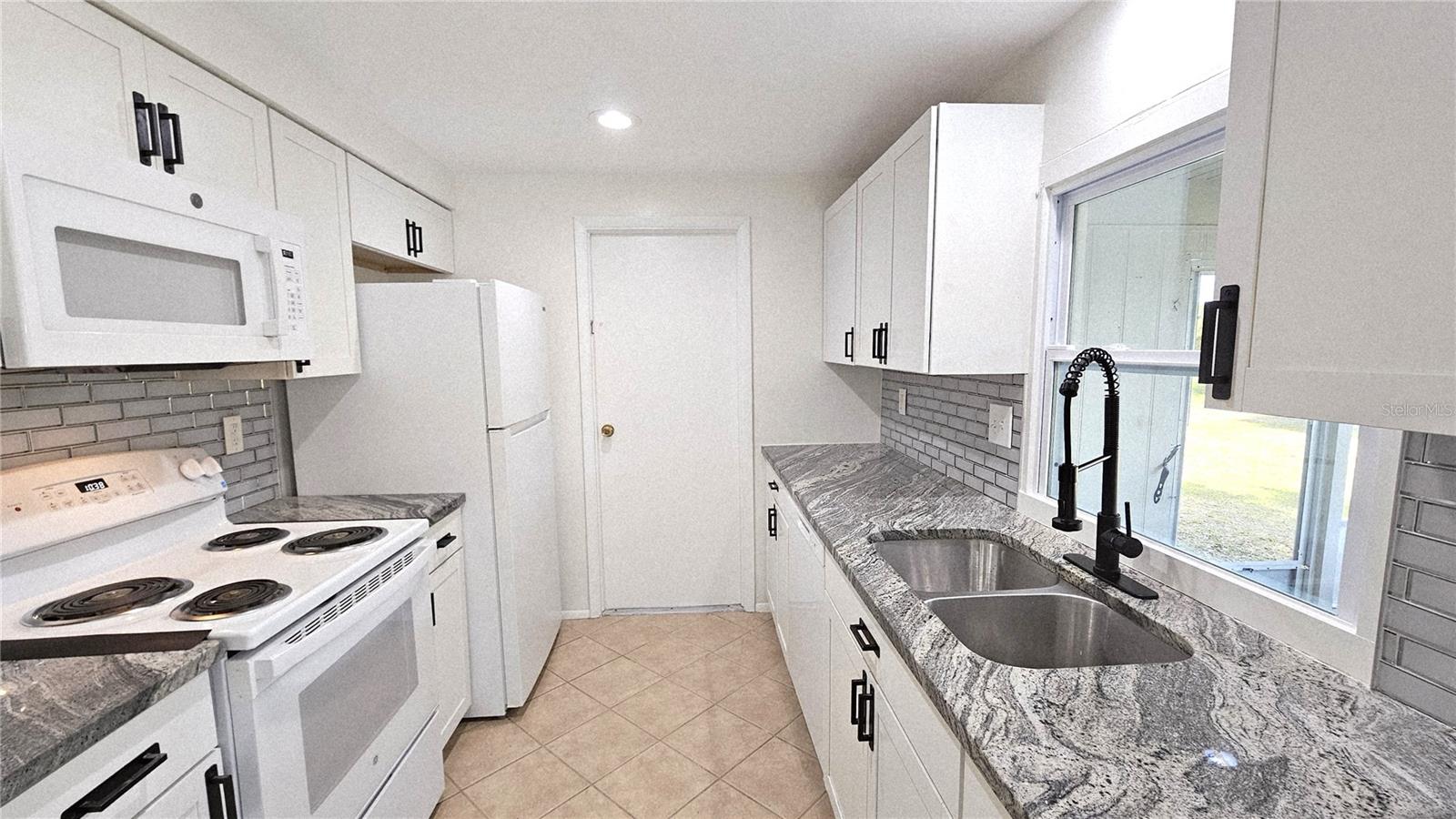 Image 14 of 32 For 284 Rotonda Boulevard W