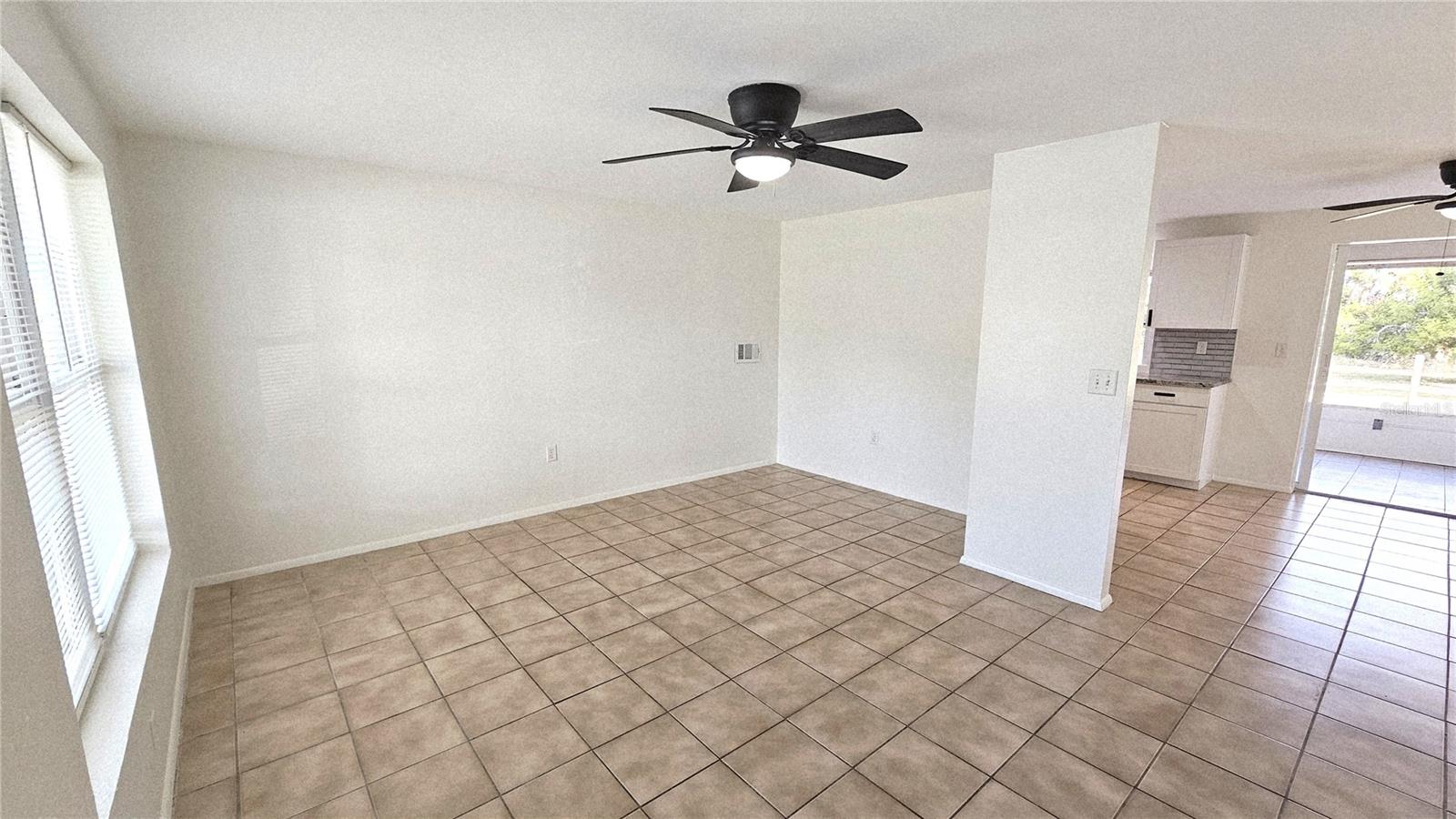 Image 7 of 32 For 284 Rotonda Boulevard W