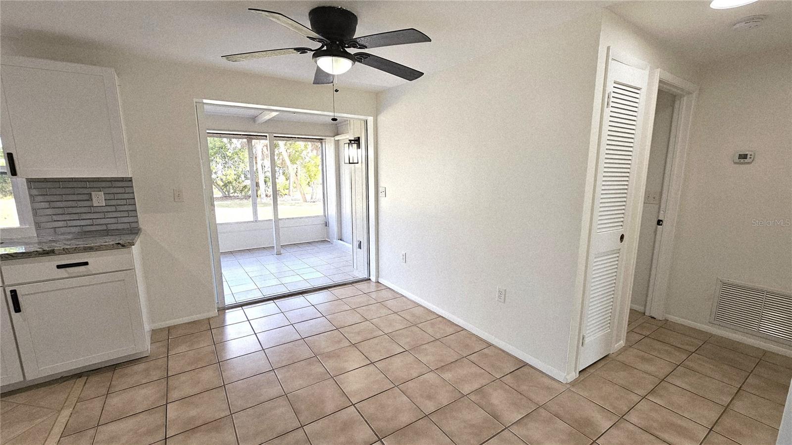 Image 8 of 32 For 284 Rotonda Boulevard W