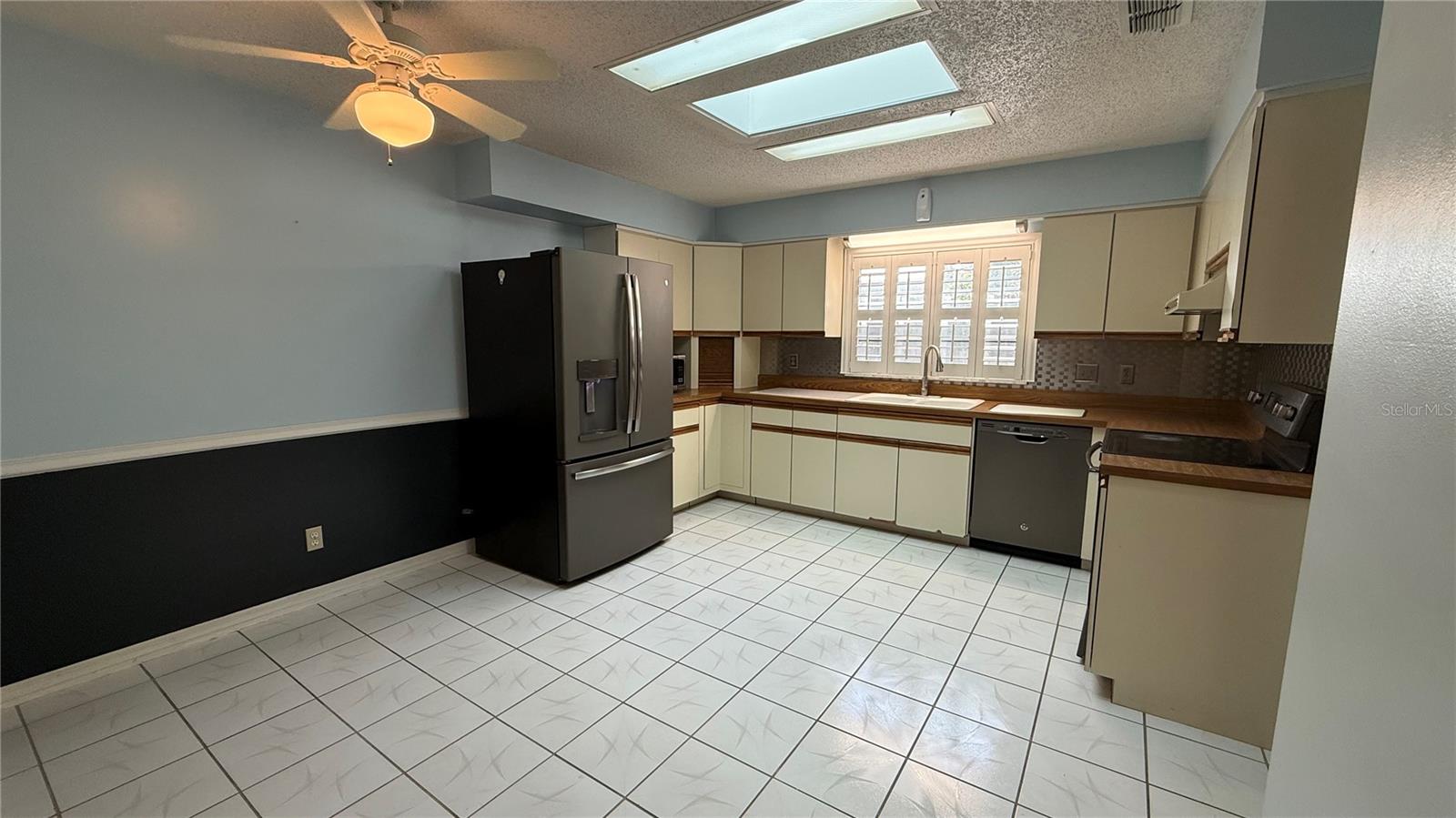 Image 16 of 36 For 3876 27th Court