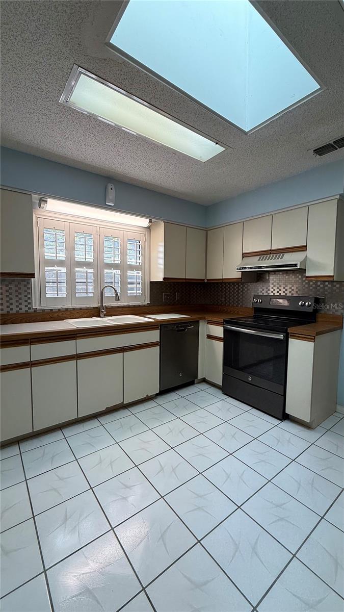 Image 17 of 36 For 3876 27th Court