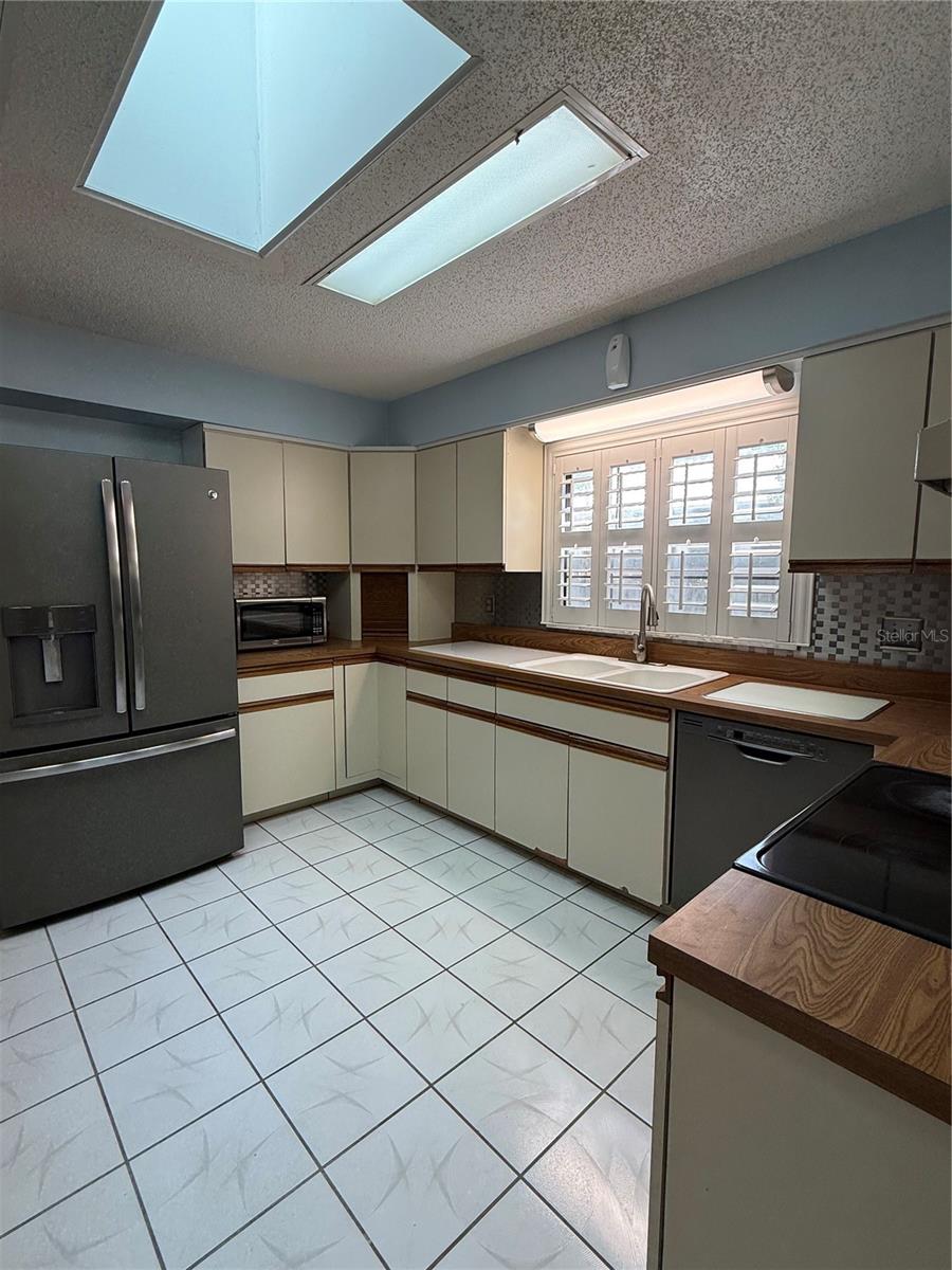 Image 19 of 36 For 3876 27th Court