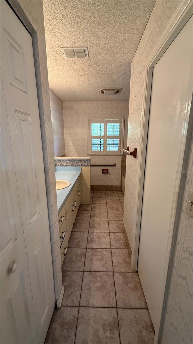 Image 26 of 36 For 3876 27th Court