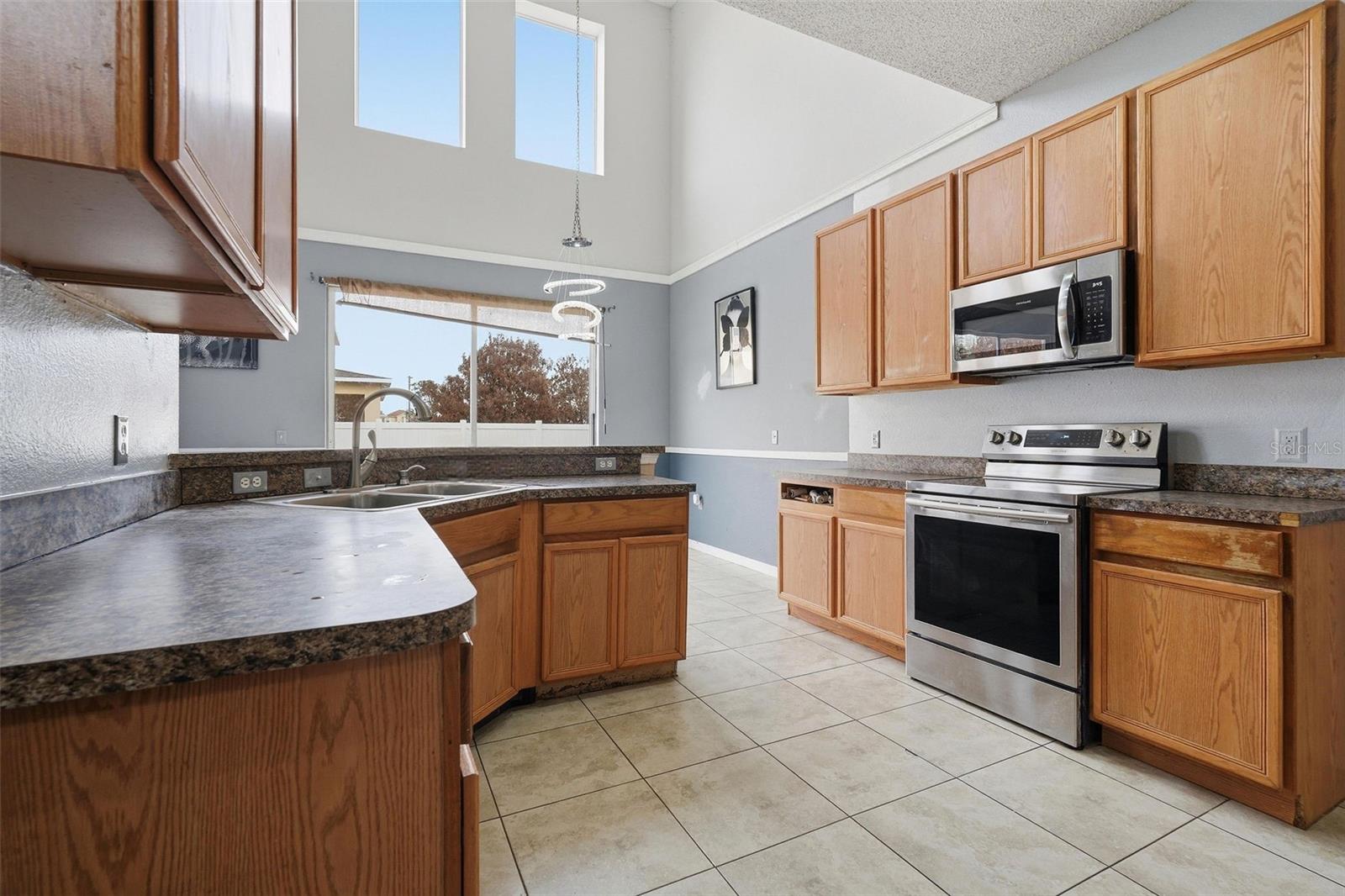 Image 11 of 31 For 346 Churchill Court