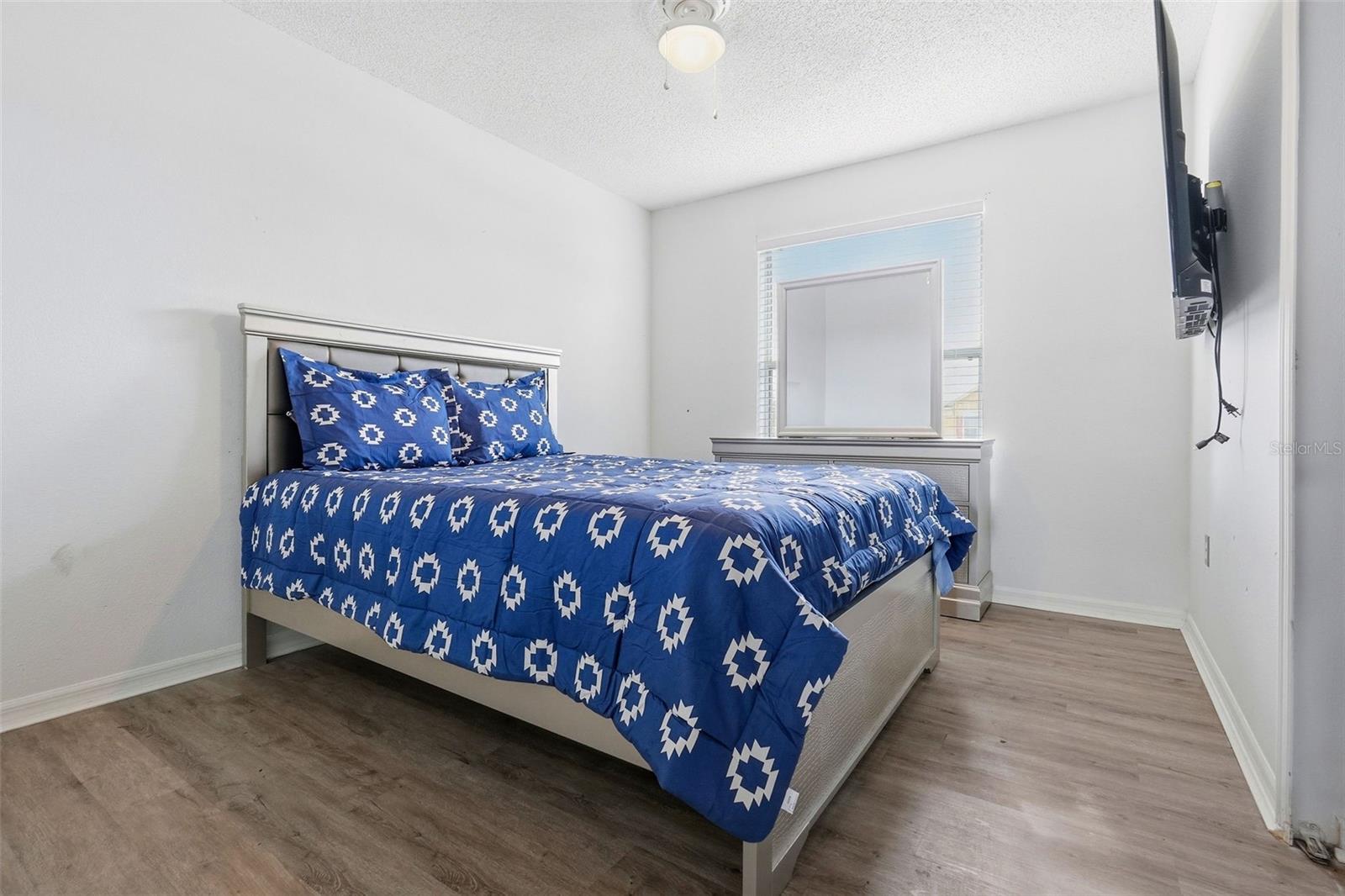 Image 19 of 31 For 346 Churchill Court