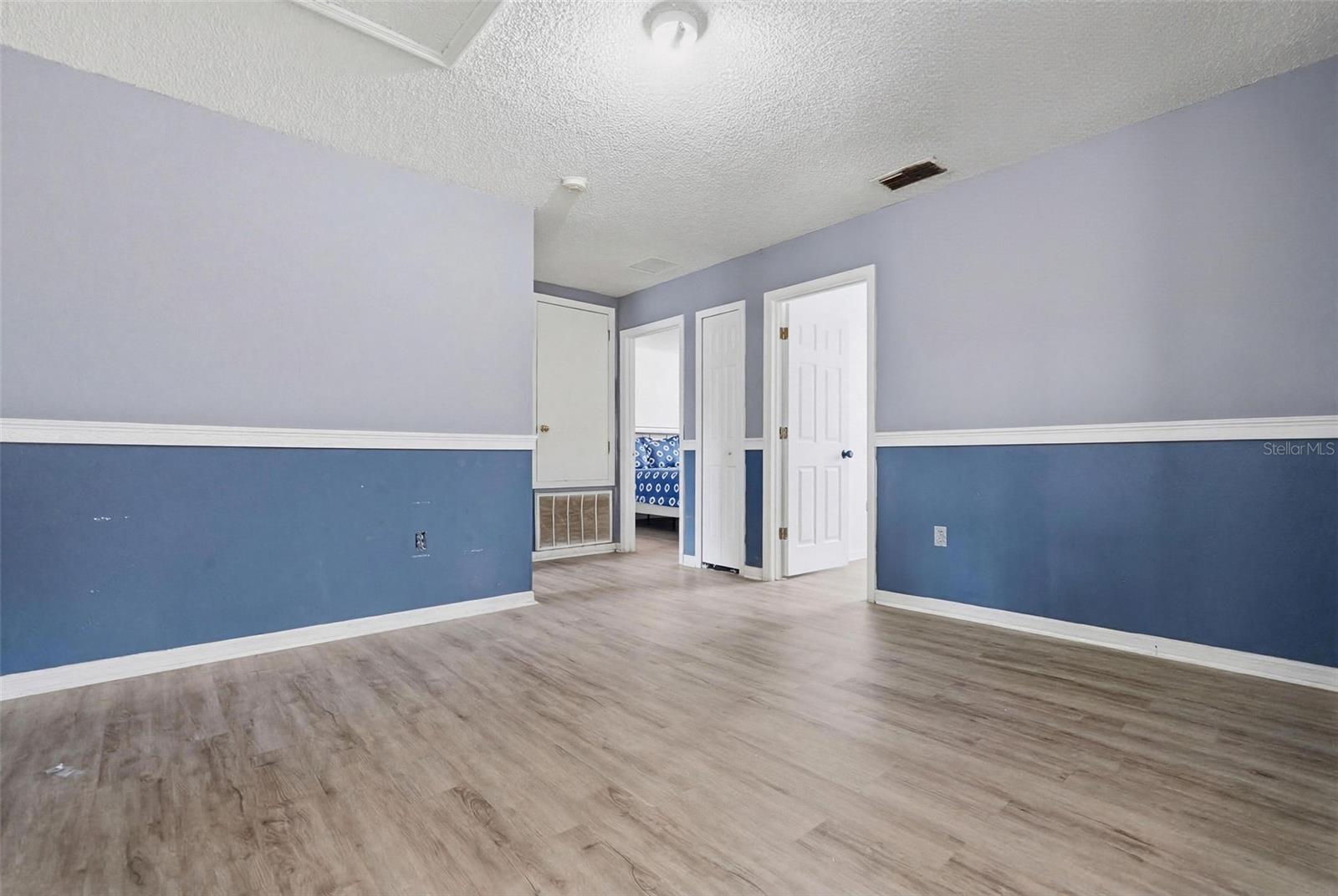 Image 24 of 31 For 346 Churchill Court