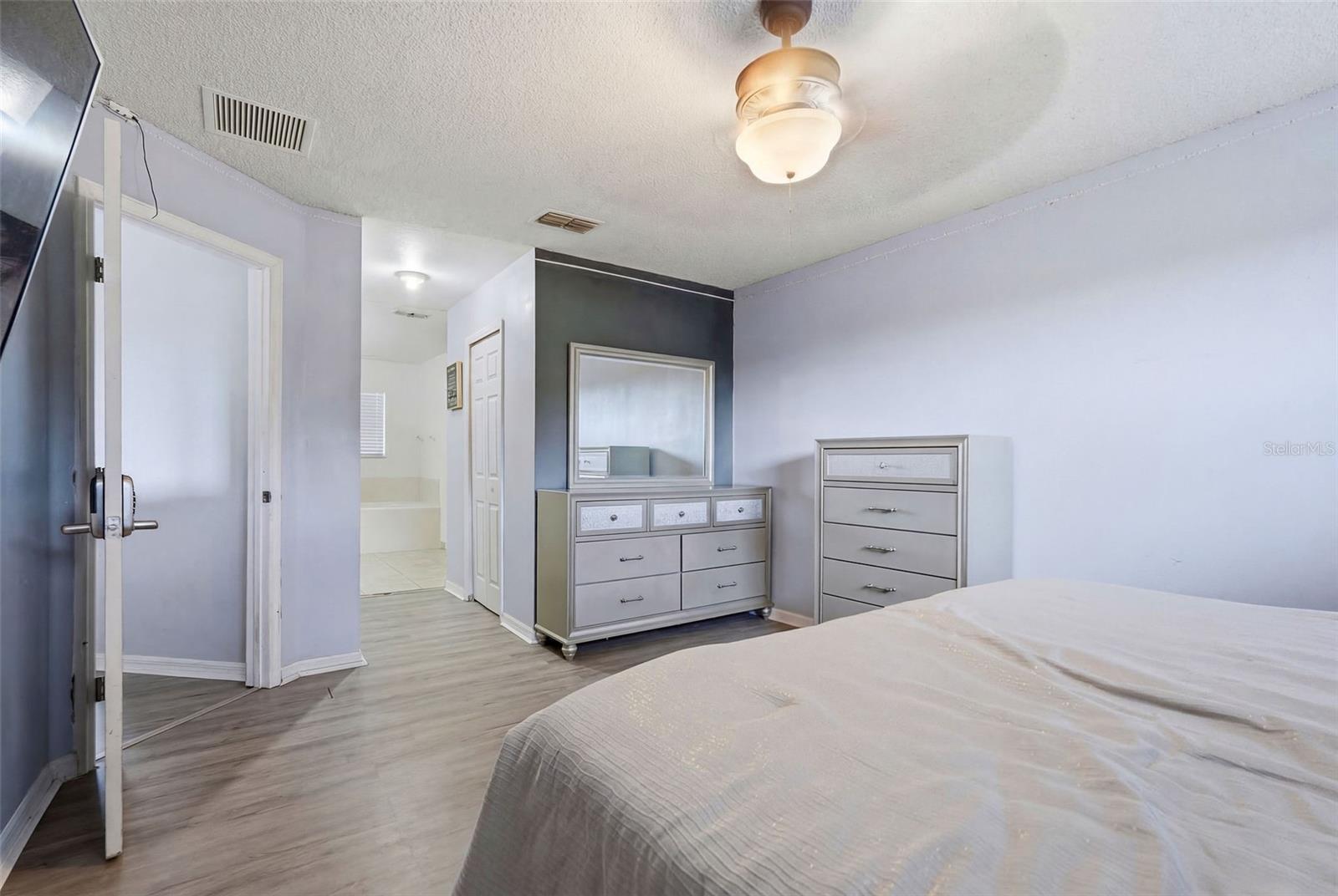 Image 26 of 31 For 346 Churchill Court