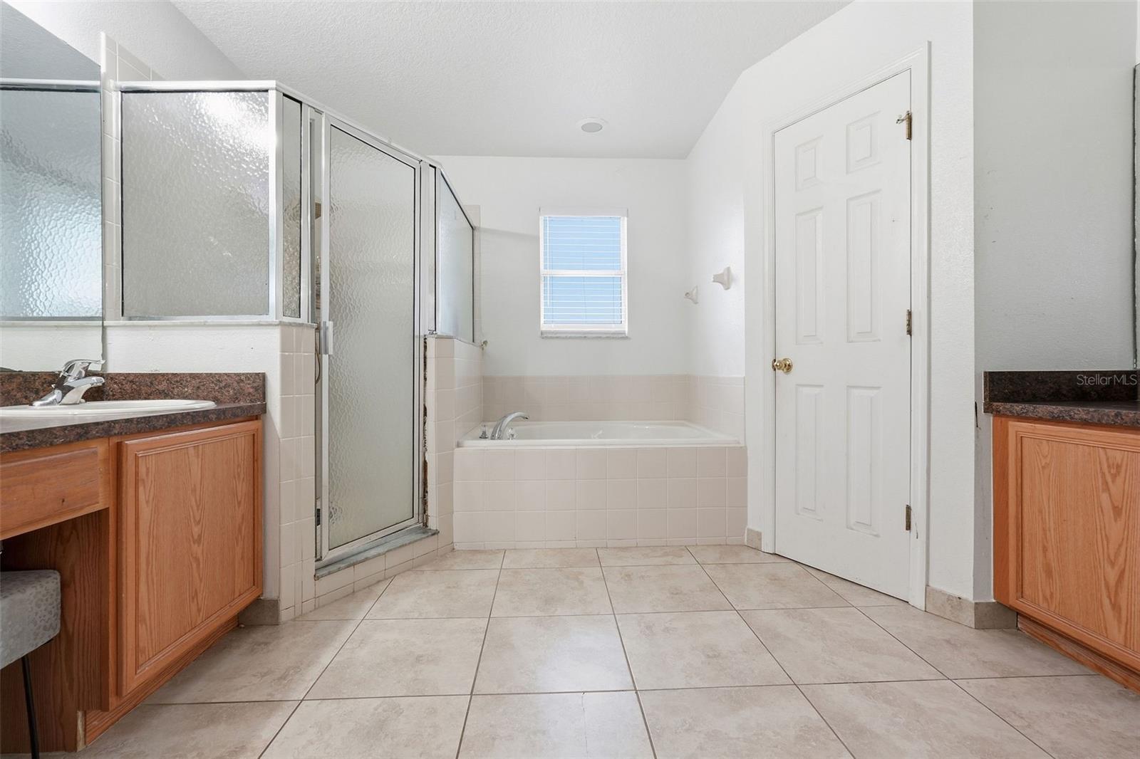 Image 27 of 31 For 346 Churchill Court