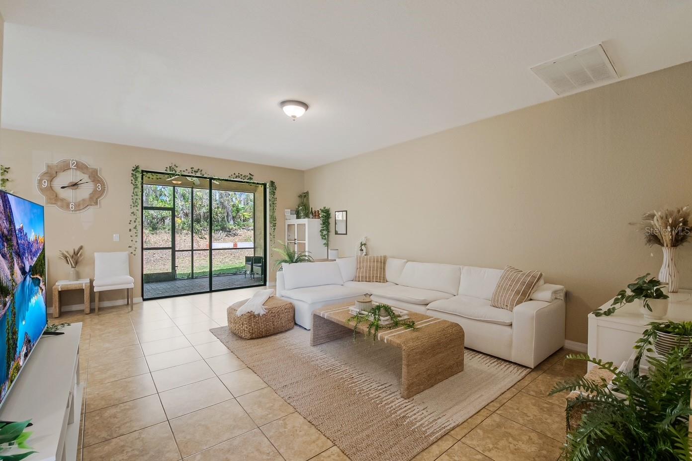 Image 24 of 63 For 1426 Pacific Road