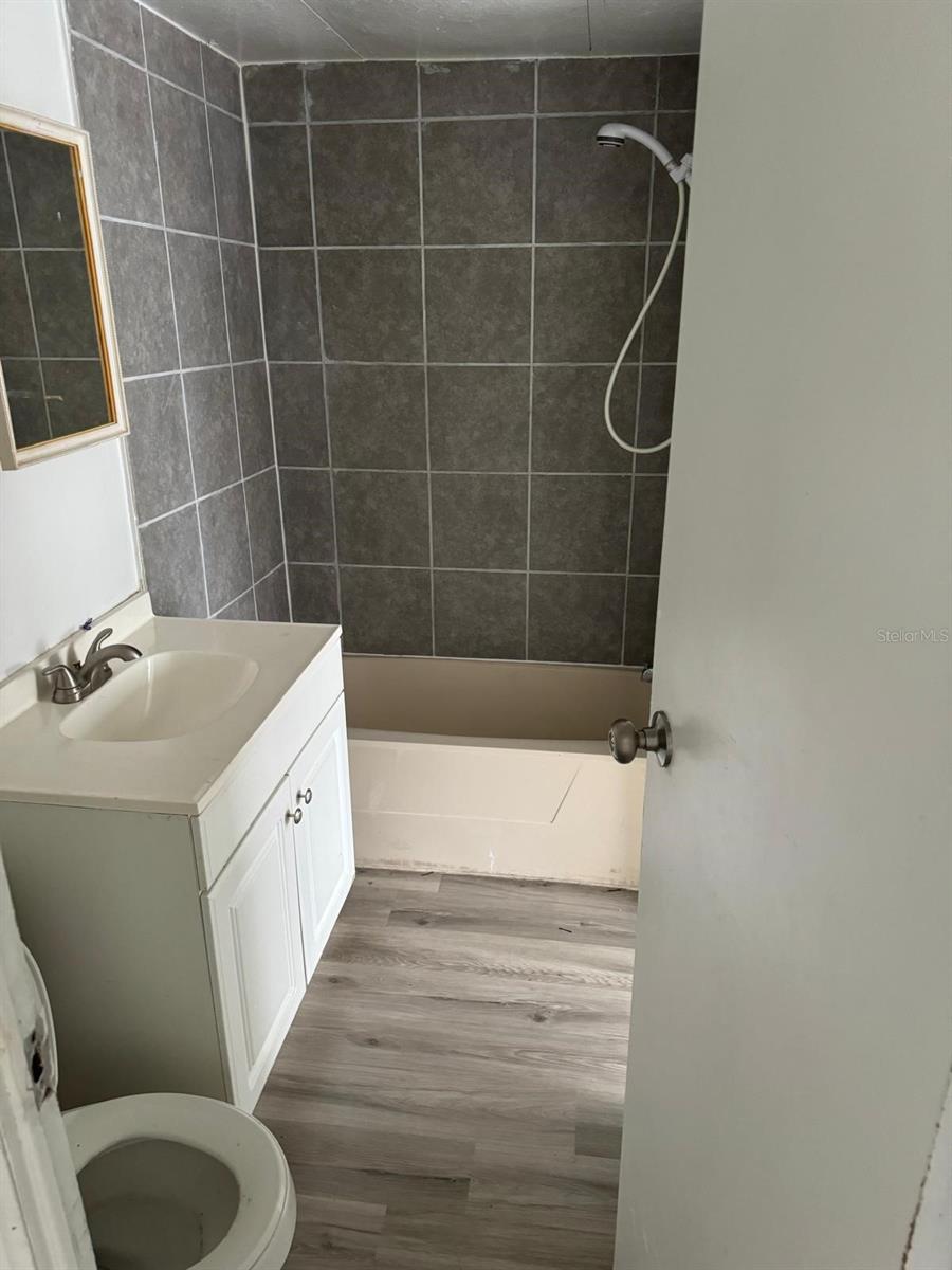 Image 12 of 34 For 728 Chestnut Road