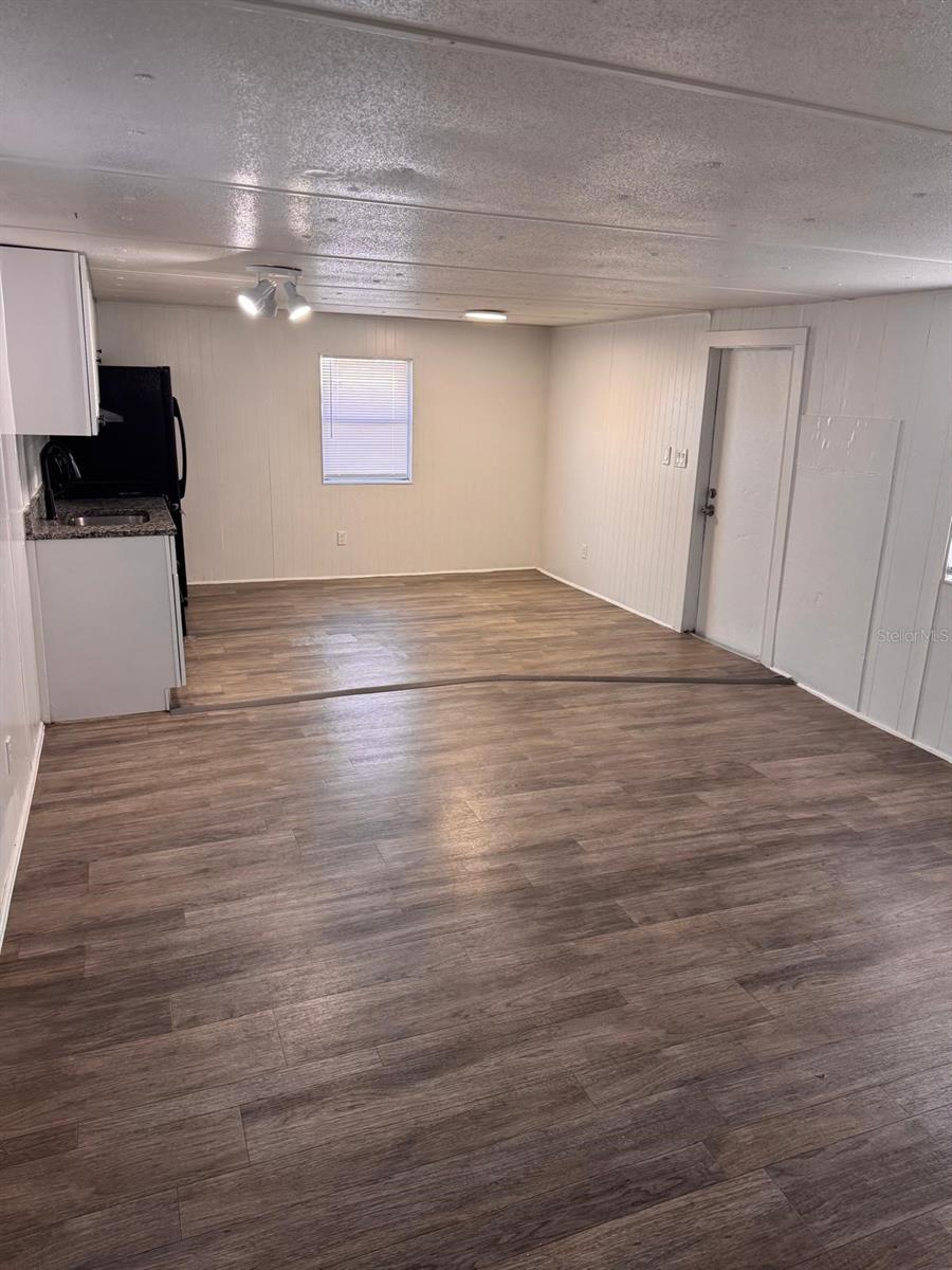 Image 14 of 34 For 728 Chestnut Road