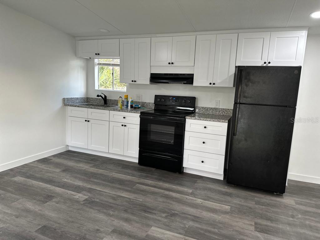 Image 4 of 34 For 728 Chestnut Road