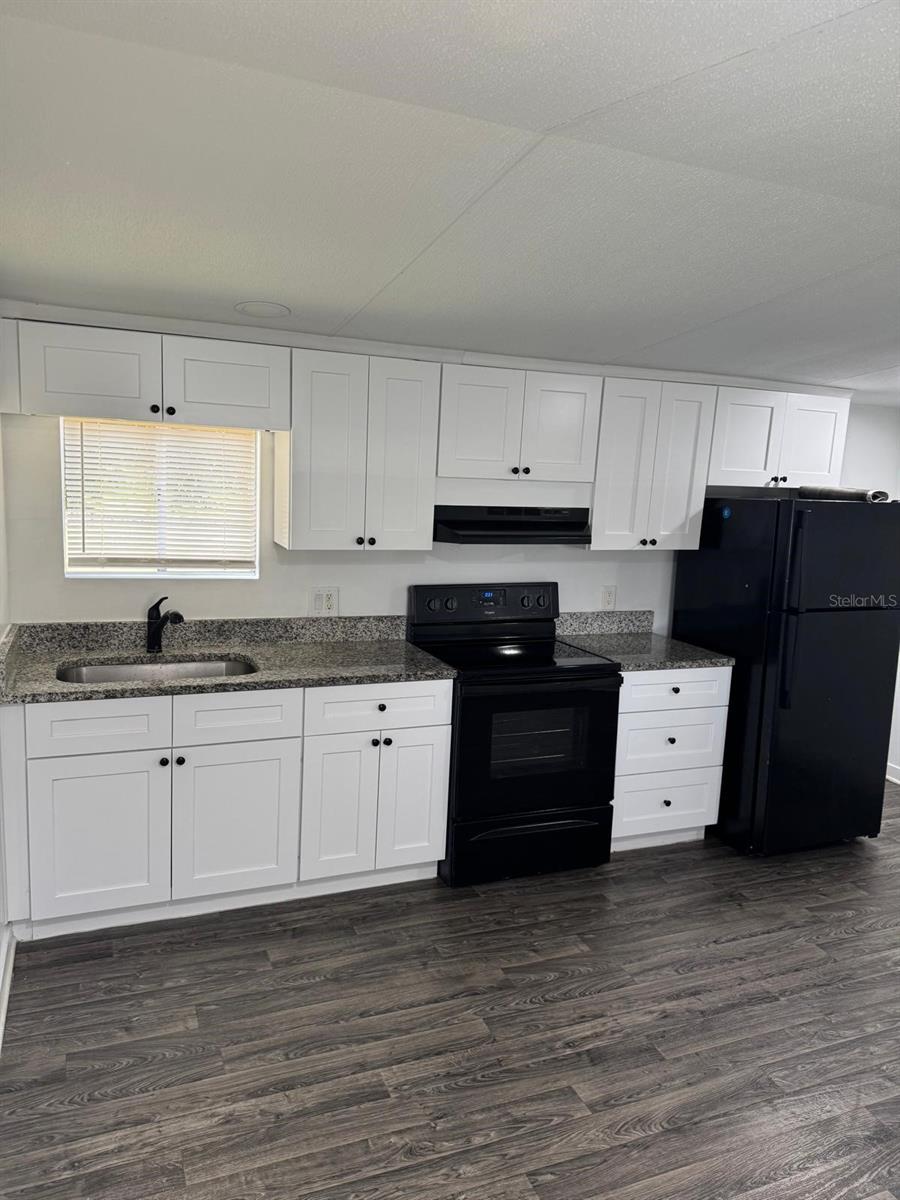 Image 6 of 34 For 728 Chestnut Road