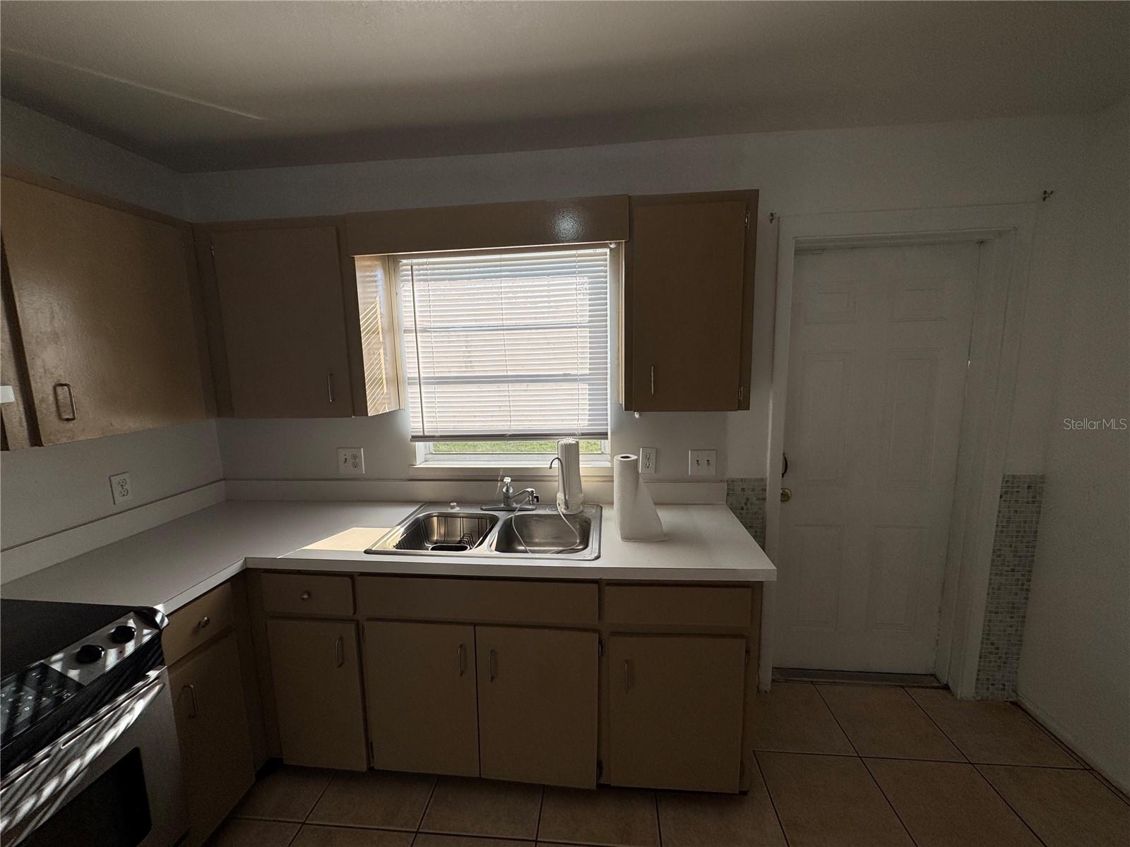 Image 3 of 14 For 190 Nekoma Avenue 1