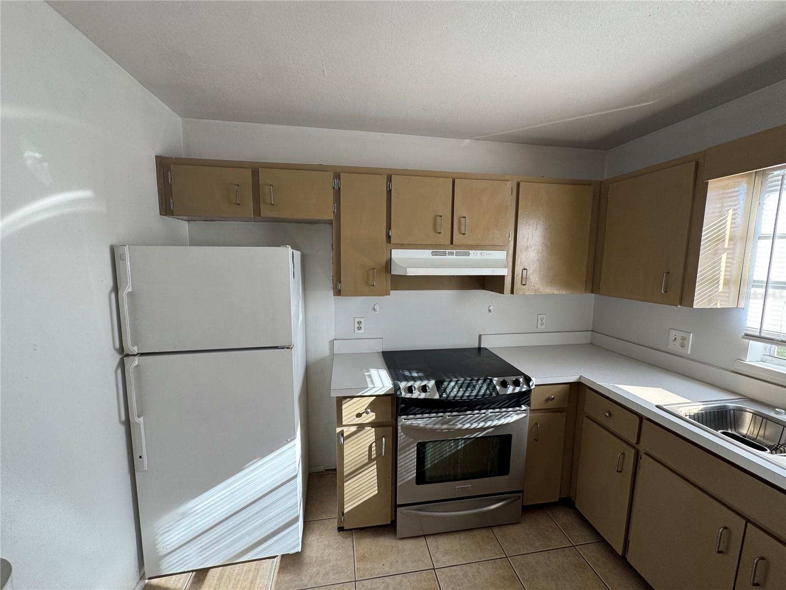 Image 4 of 14 For 190 Nekoma Avenue 1