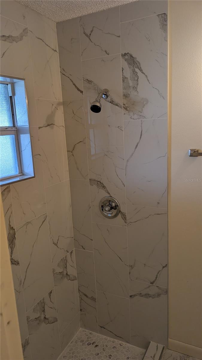 Image 16 of 19 For 408 Lexington Drive