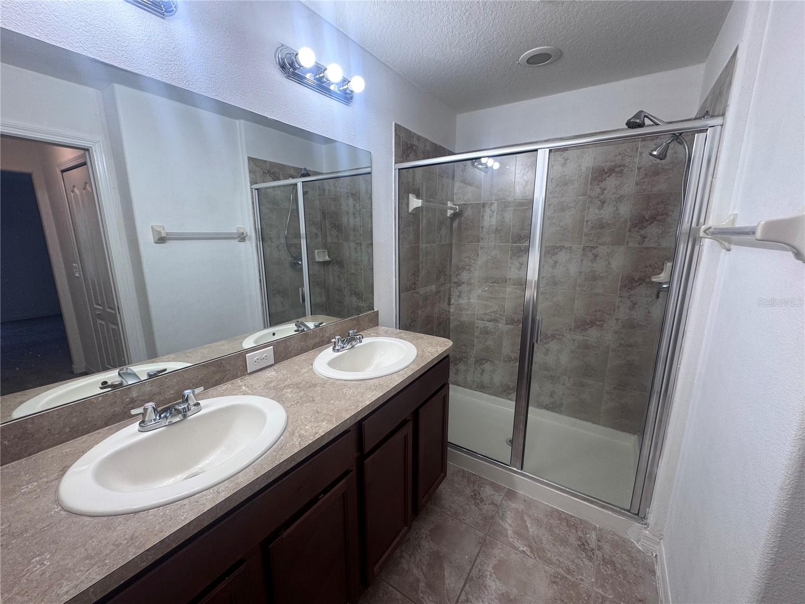 Image 27 of 42 For 2853 Adelaide Court