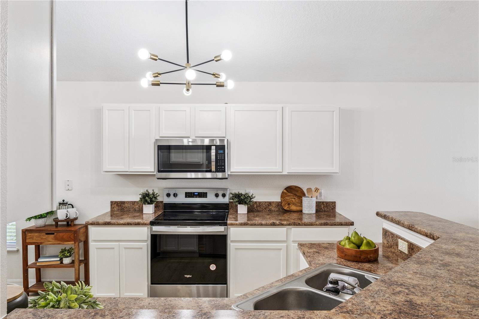 Image 10 of 38 For 16921 Corner Bay Court